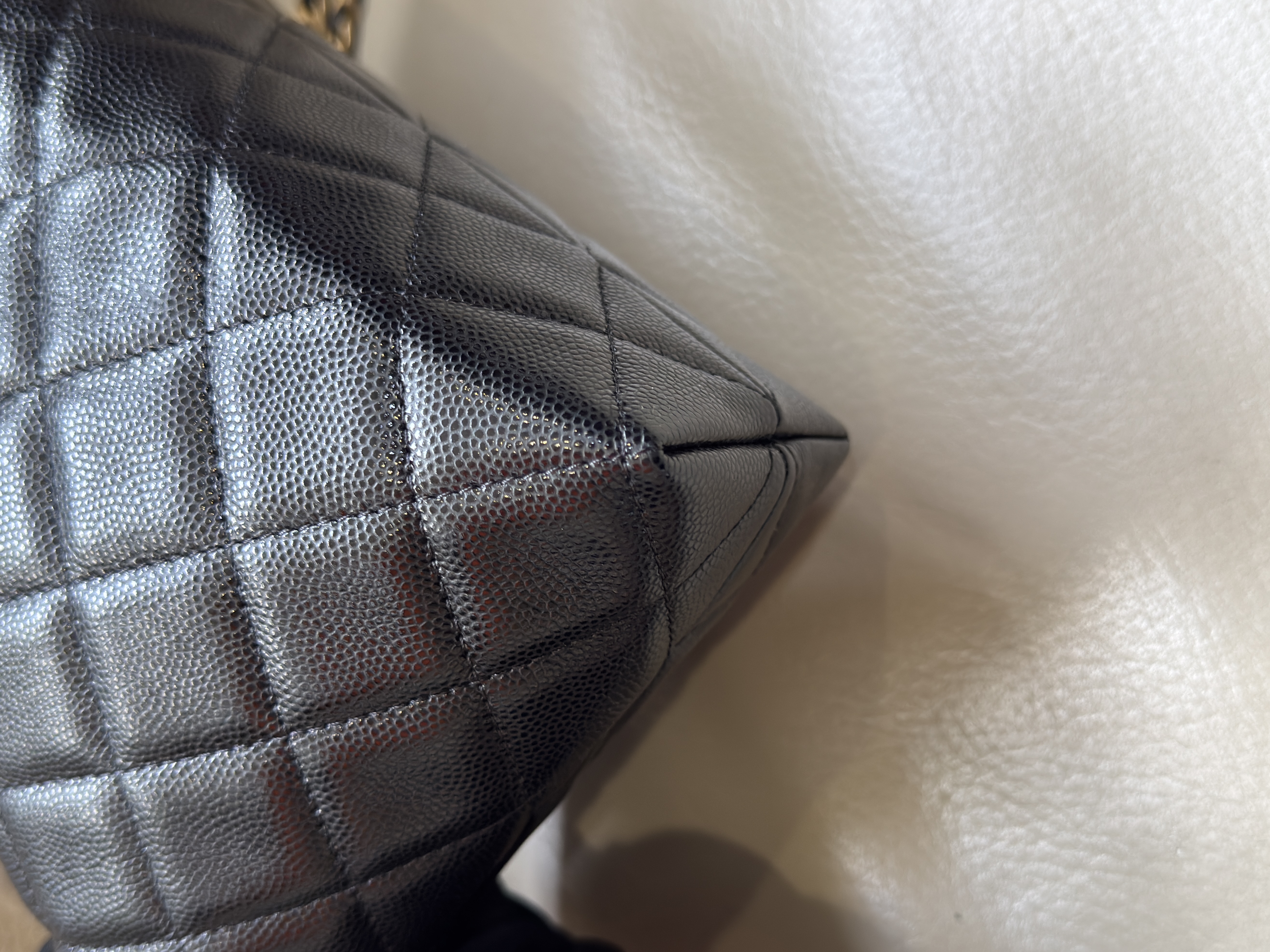 Pre-Owned CHANEL Hobo Handbag / Product Code: 26042529