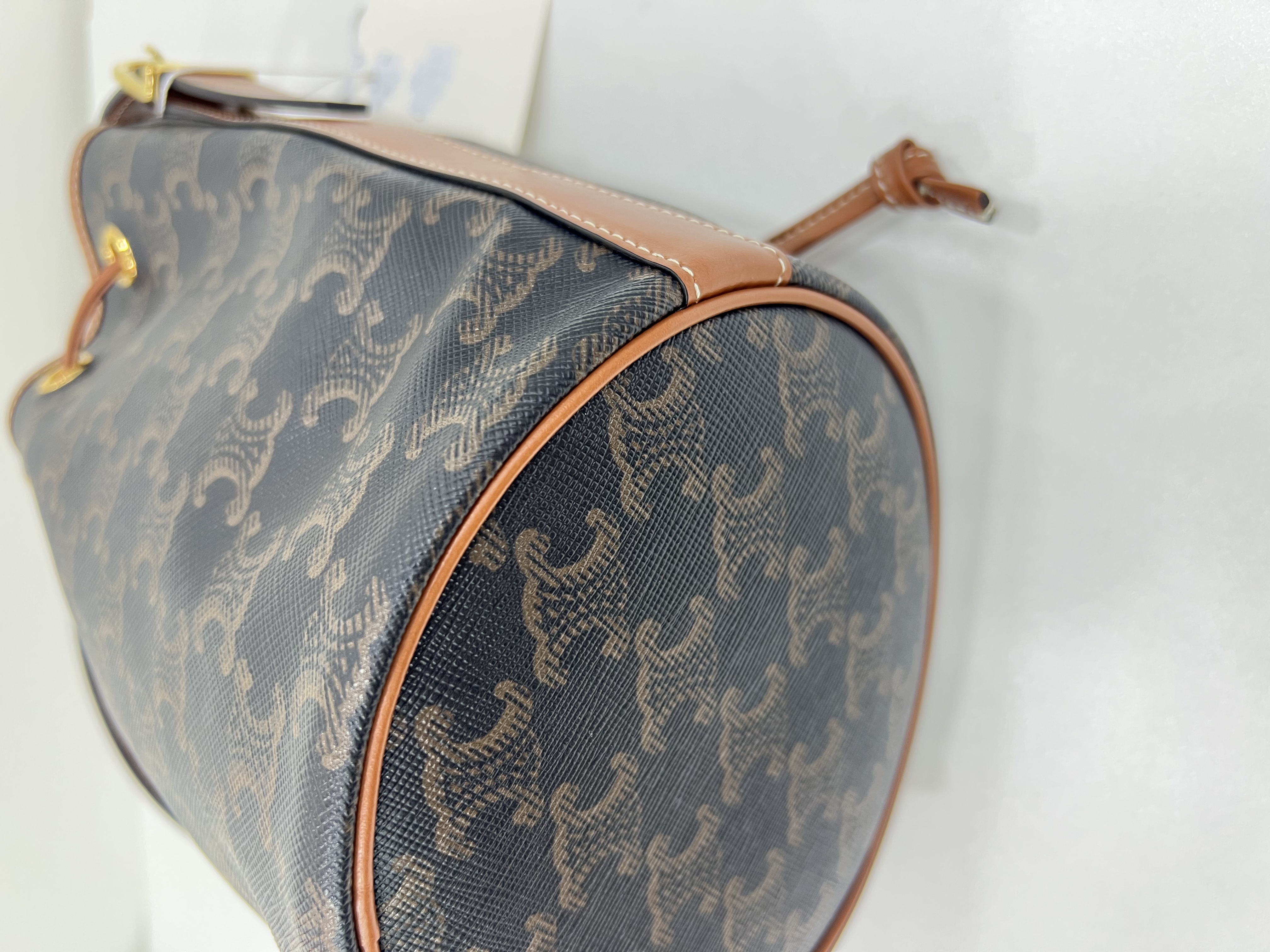 直播貨品 |  [1個-$100 2個-$300］E03