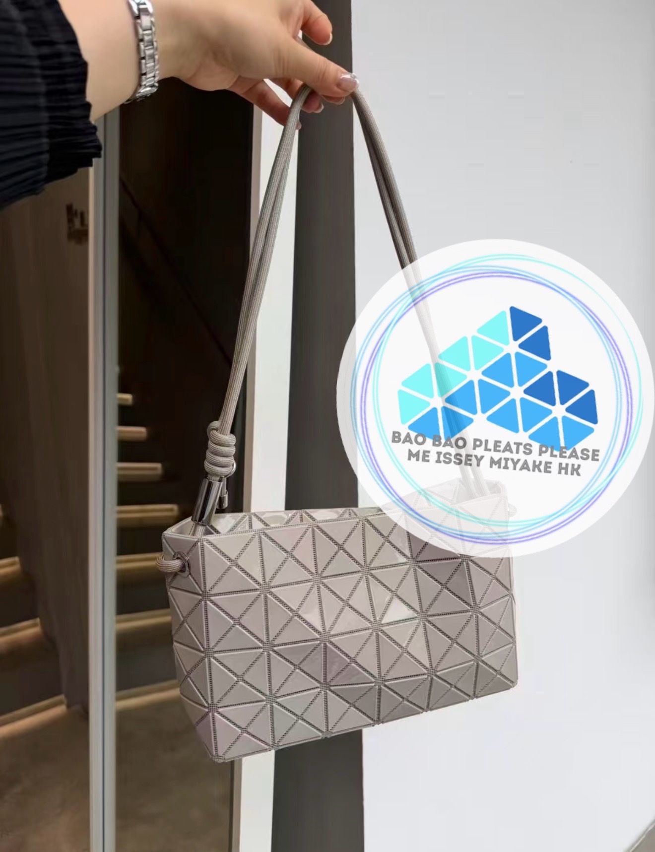  BAO BAO LOOP ONE-TONE長方箱型拉鍊斜孭袋crossbody bag