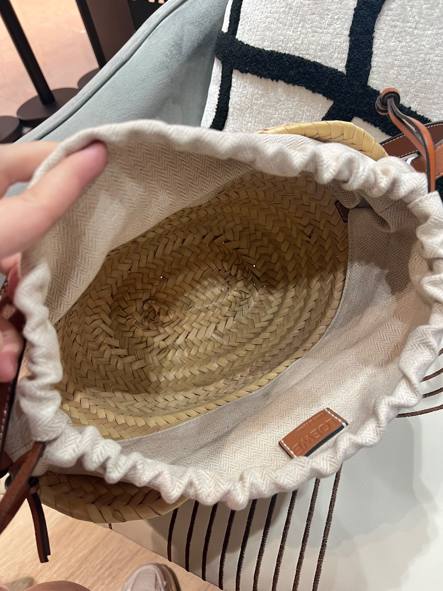 Loewe RAFFIA shoulder bag 斜孭袋 100%Authentic ,98%new ✅dust bag 