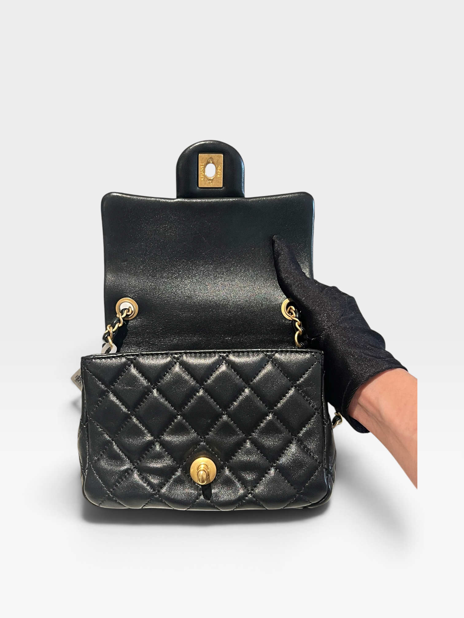 Pre-Owned CHANEL Black Quilted Square Pearl Crush Gold / Product Code: 091803
