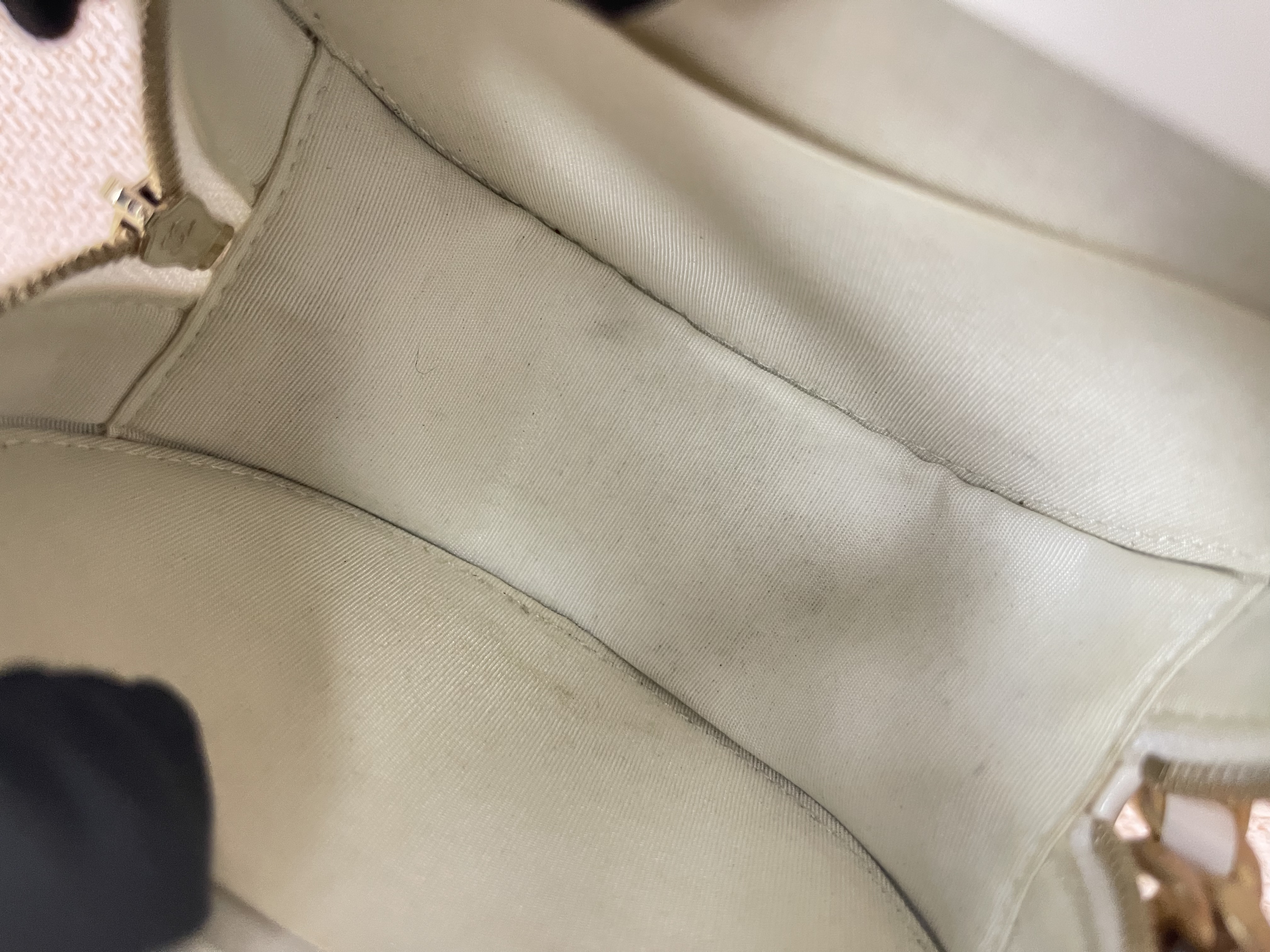 Pre-owned Chanel 19 Round Clutch/ Product Code: 26040551 