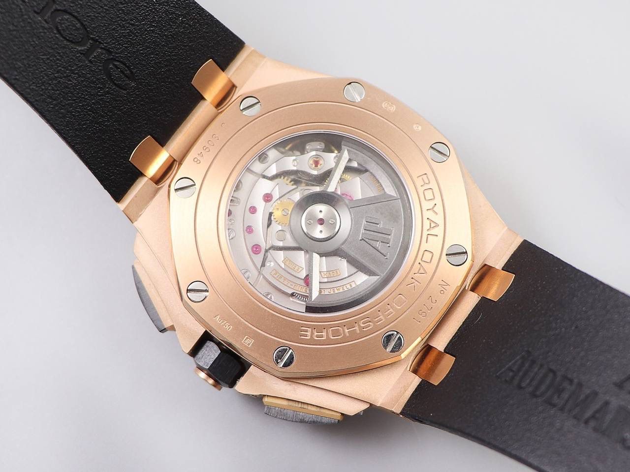 AP26400皇家橡树v2版 金壳陶瓷圈材质 44毫米直径 搭载复刻原版CaL．3126机芯 陶瓷圈口 市面上最顶级版本的超级复刻🔥