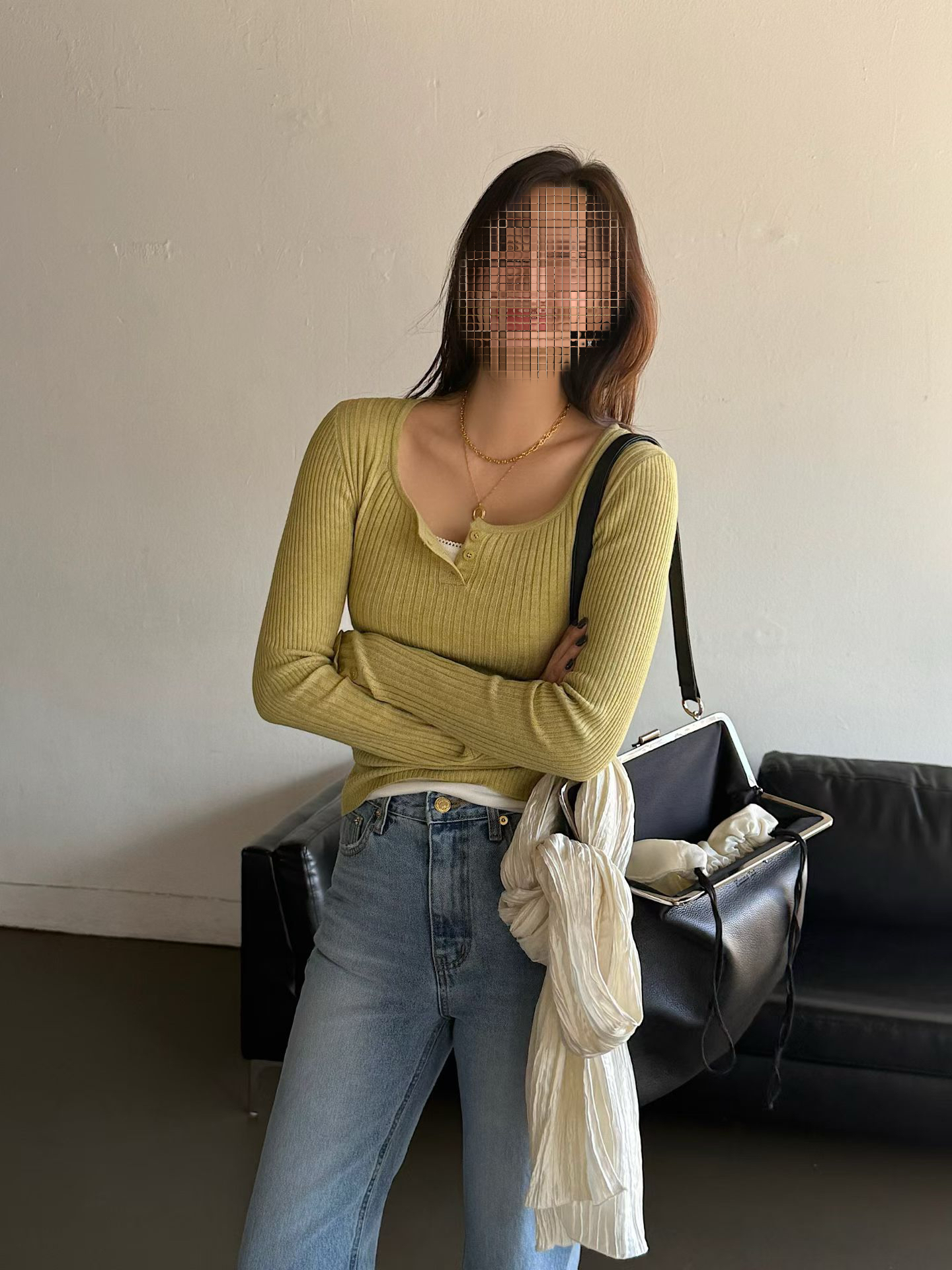 Elegant U neck knit top