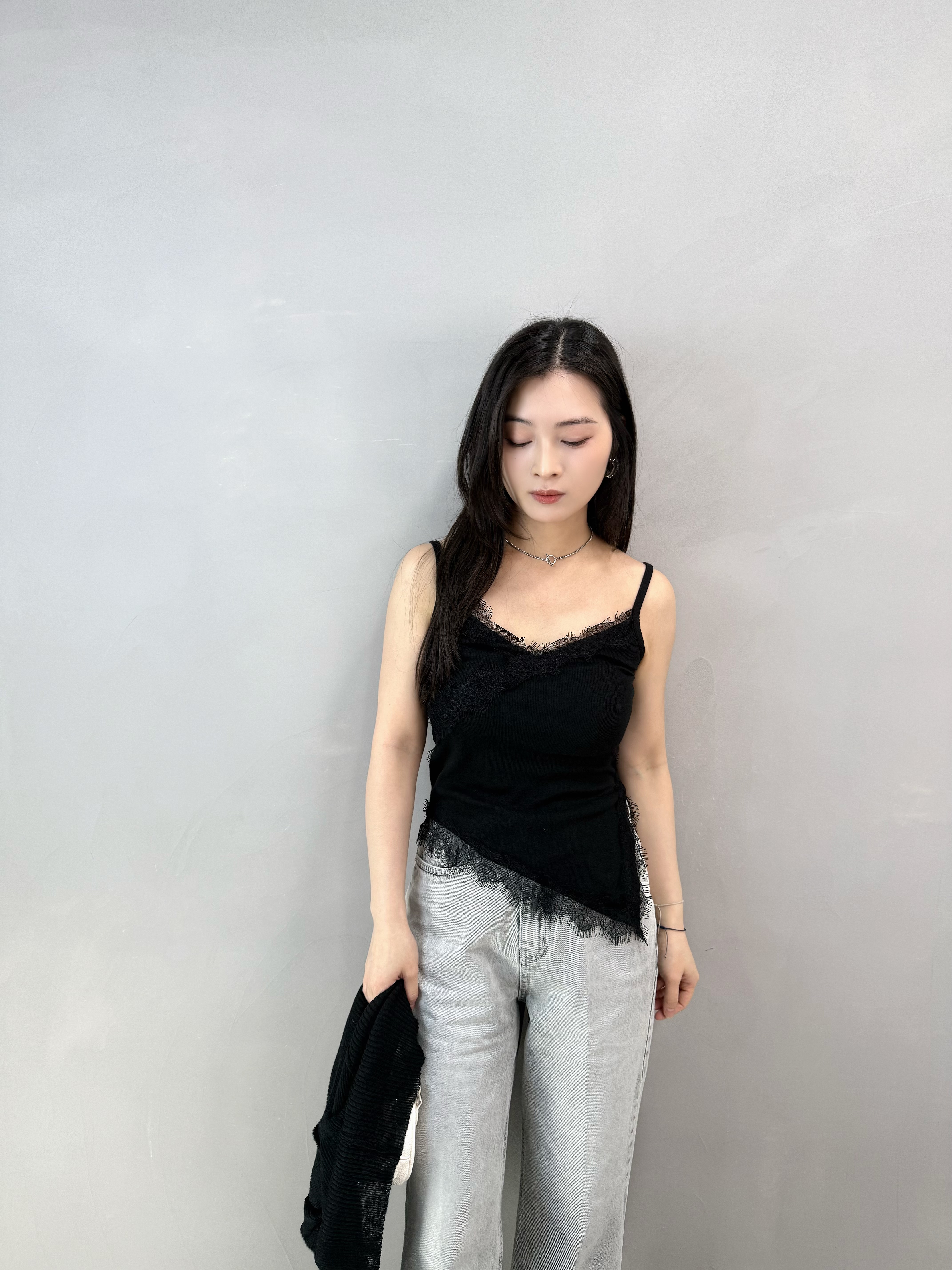 I63 斜Cut開叉Lace背心