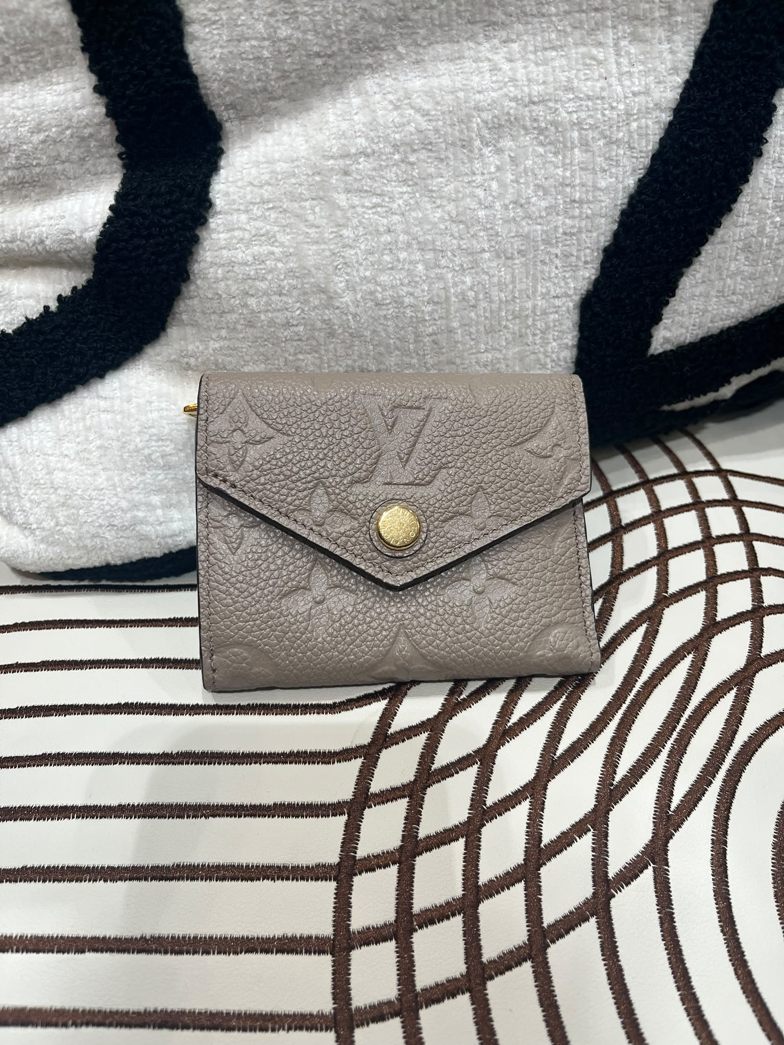 LV Zoe Wallet M69800 牛皮銀包 100%Authentic, 95%New ✅NFC✅Dust bag✅Box