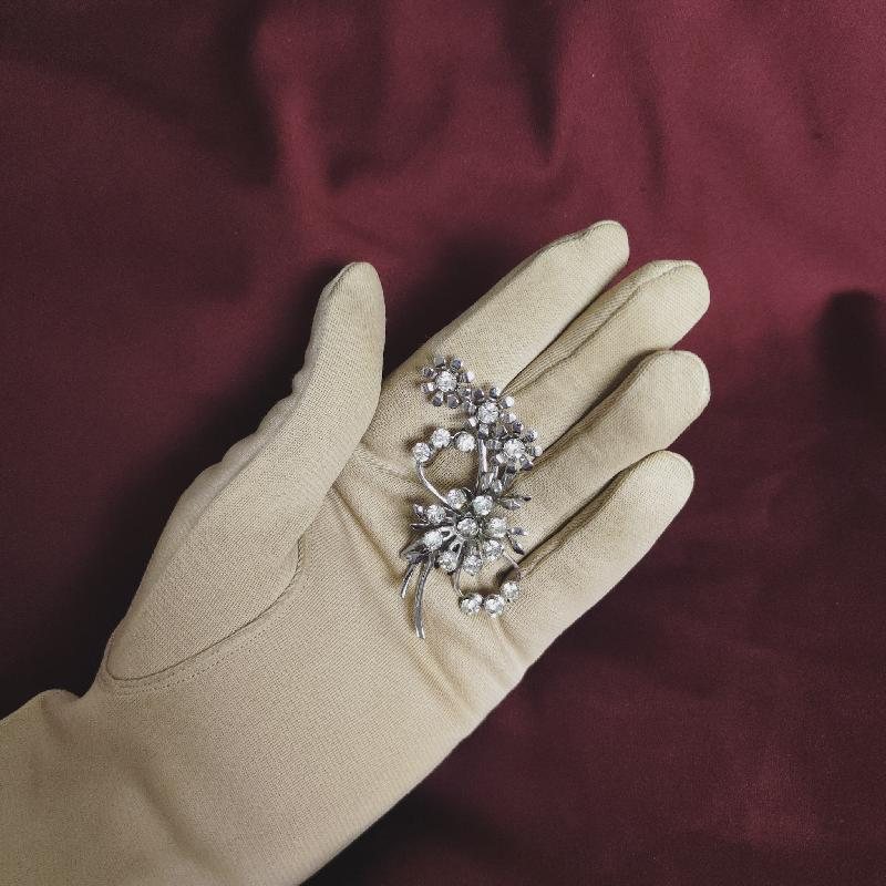 C.a. 1950s American Classic Elegance Rhinestone Necklace and Earrings Jewelry Set/Bridal Jewelry Set (MW226)