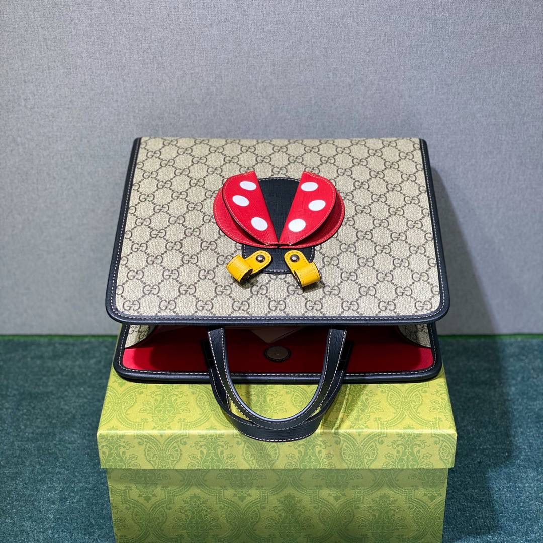 🔥大货实拍 𝙂𝙪𝙘𝙘𝙞 儿童包 小瓢虫系列 型号：664083 尺寸：28.5*25*11cm