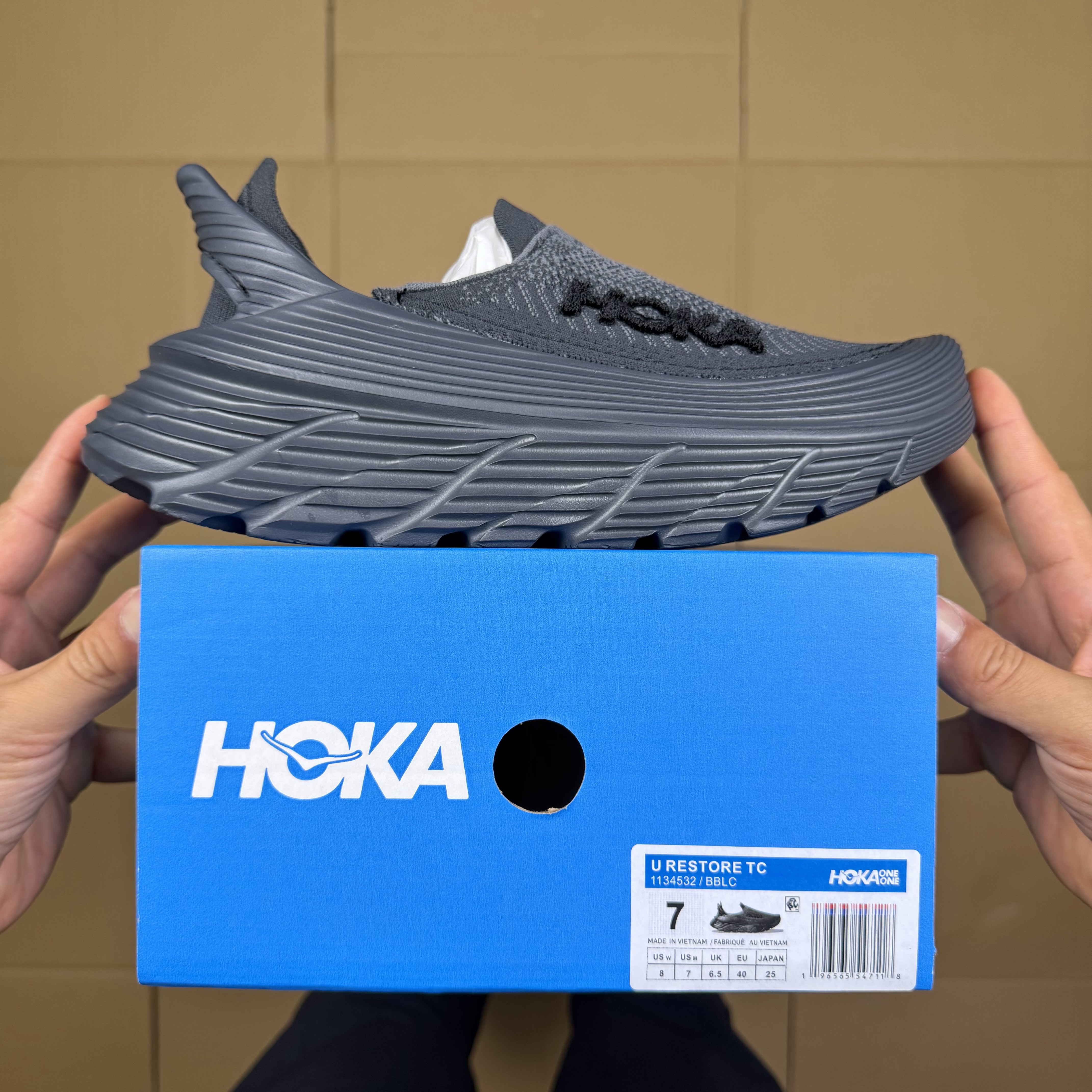 HOKA Restore TC