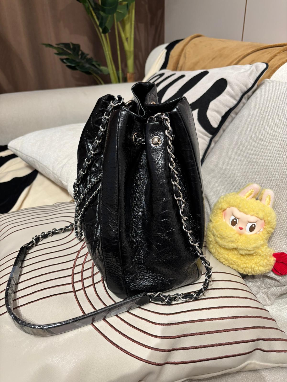 Chanel bucket drawstring bag 黑色油蠟牛皮，100%Authentic,98%new ✅card✅dust bag✅box