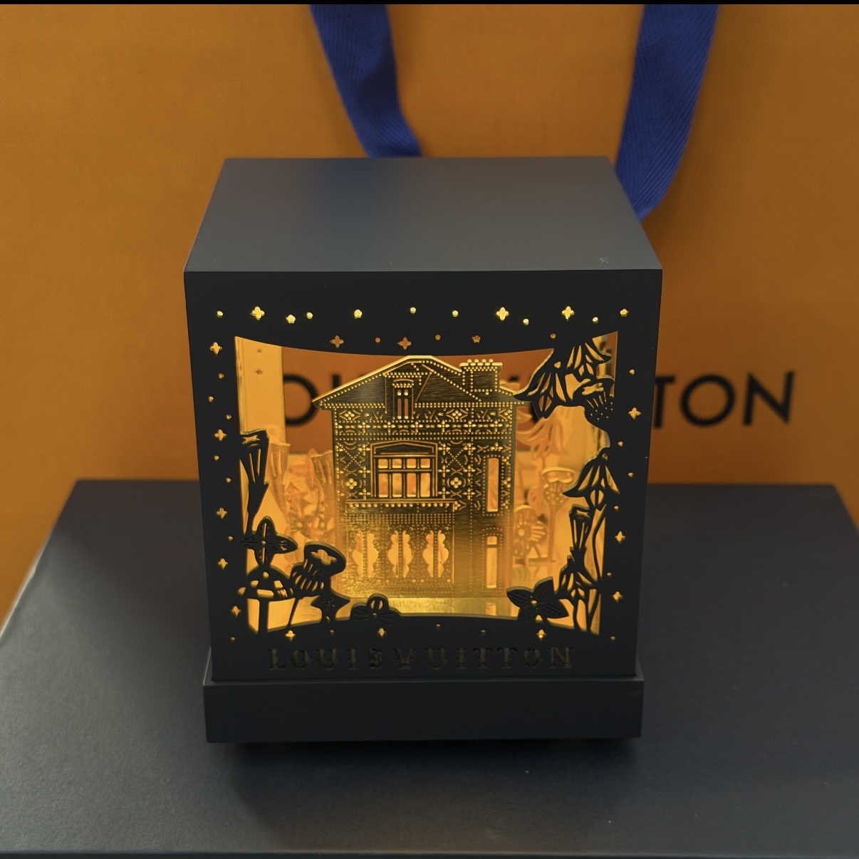 LOUIS VUITTON VIP VIC 聖誕限定立體金屬光影禮盒可充電式小夜燈 