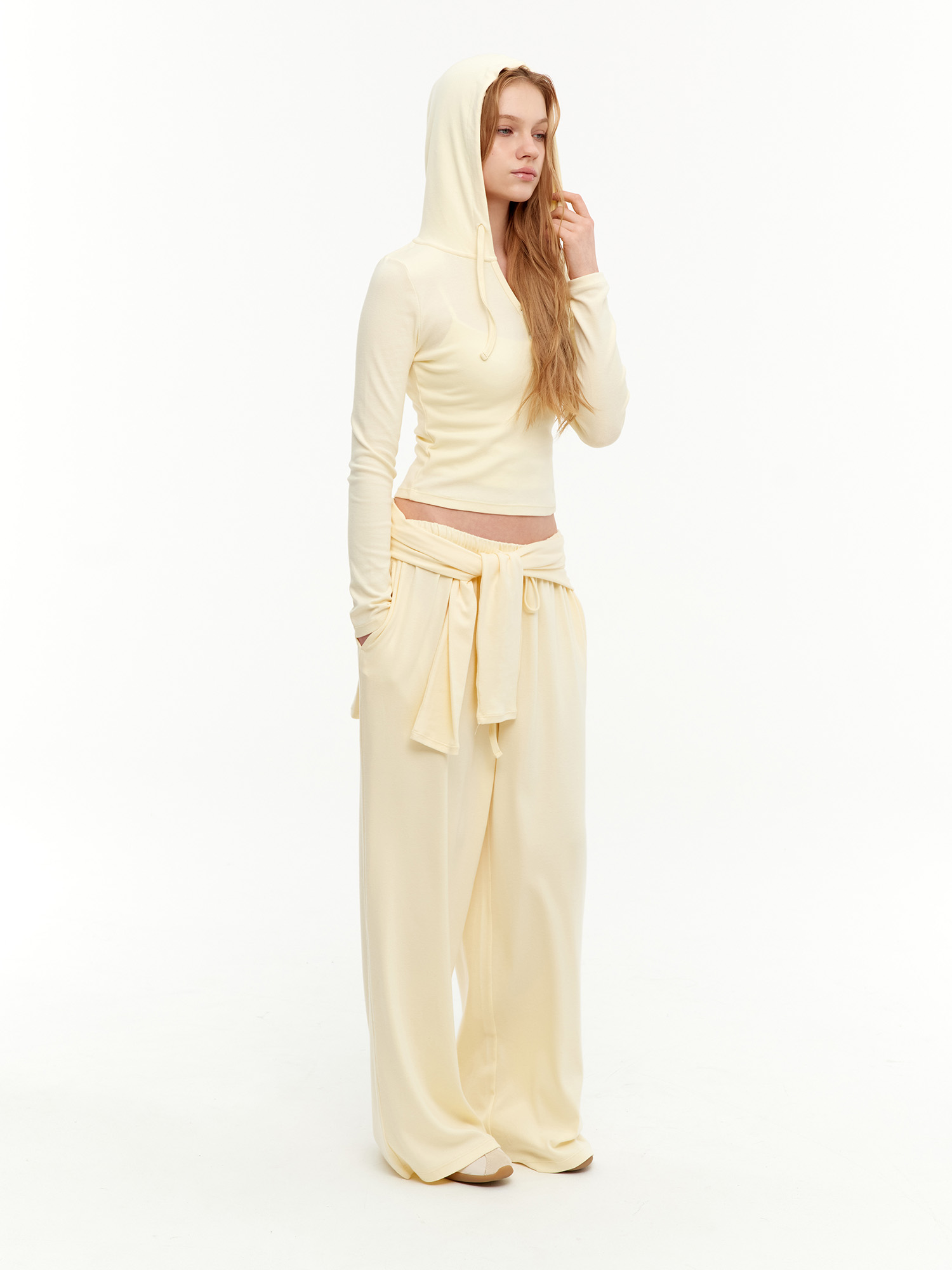 預購_V-neck Slim Fit Hooded T-shirt (有帽) by Conch