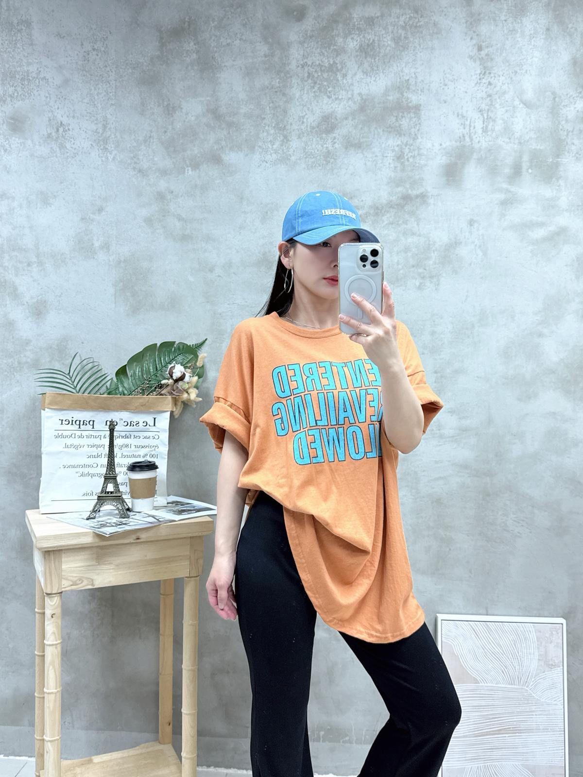 G04 擦色英文字Tee