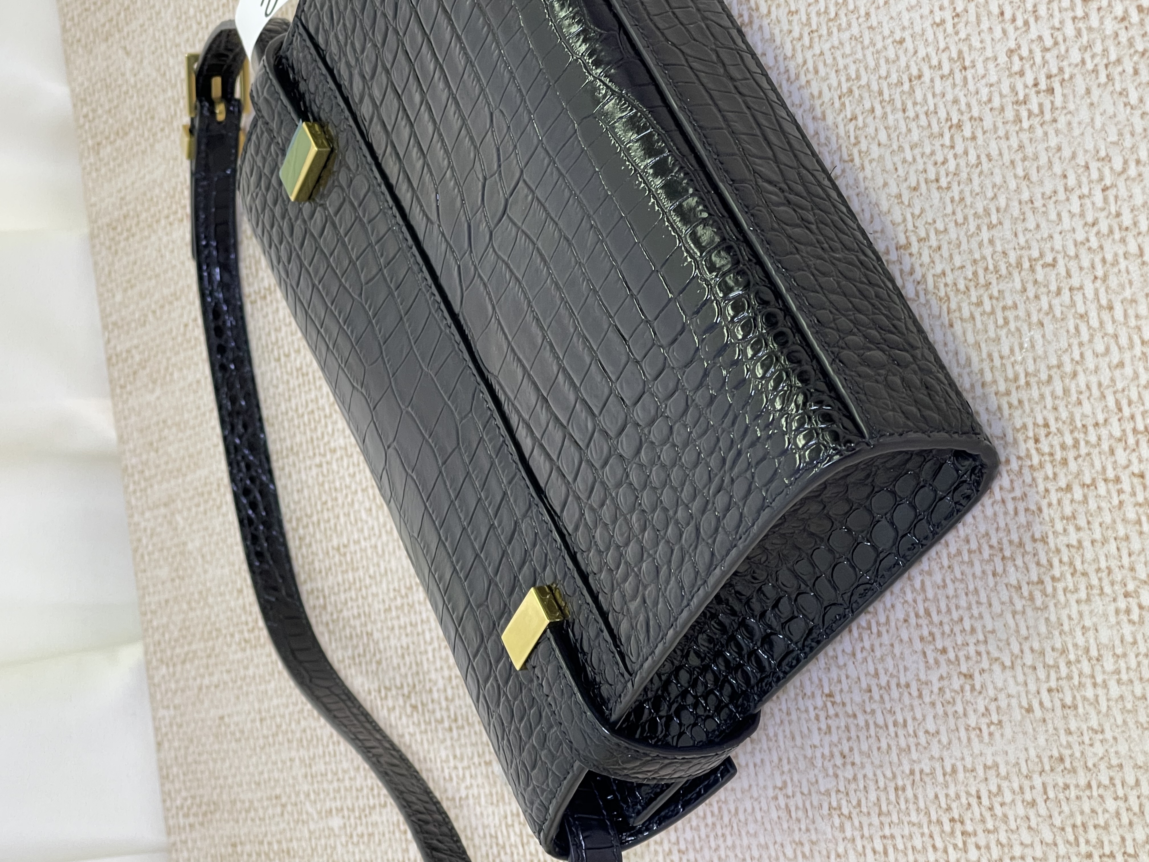 Pre owned YSL Manhattan / Product Code: 26031107