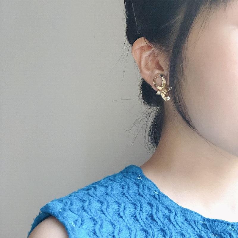 C.a. 1960s American TARA Elegant Knot Shape Golden Clip Earrings(MT854)