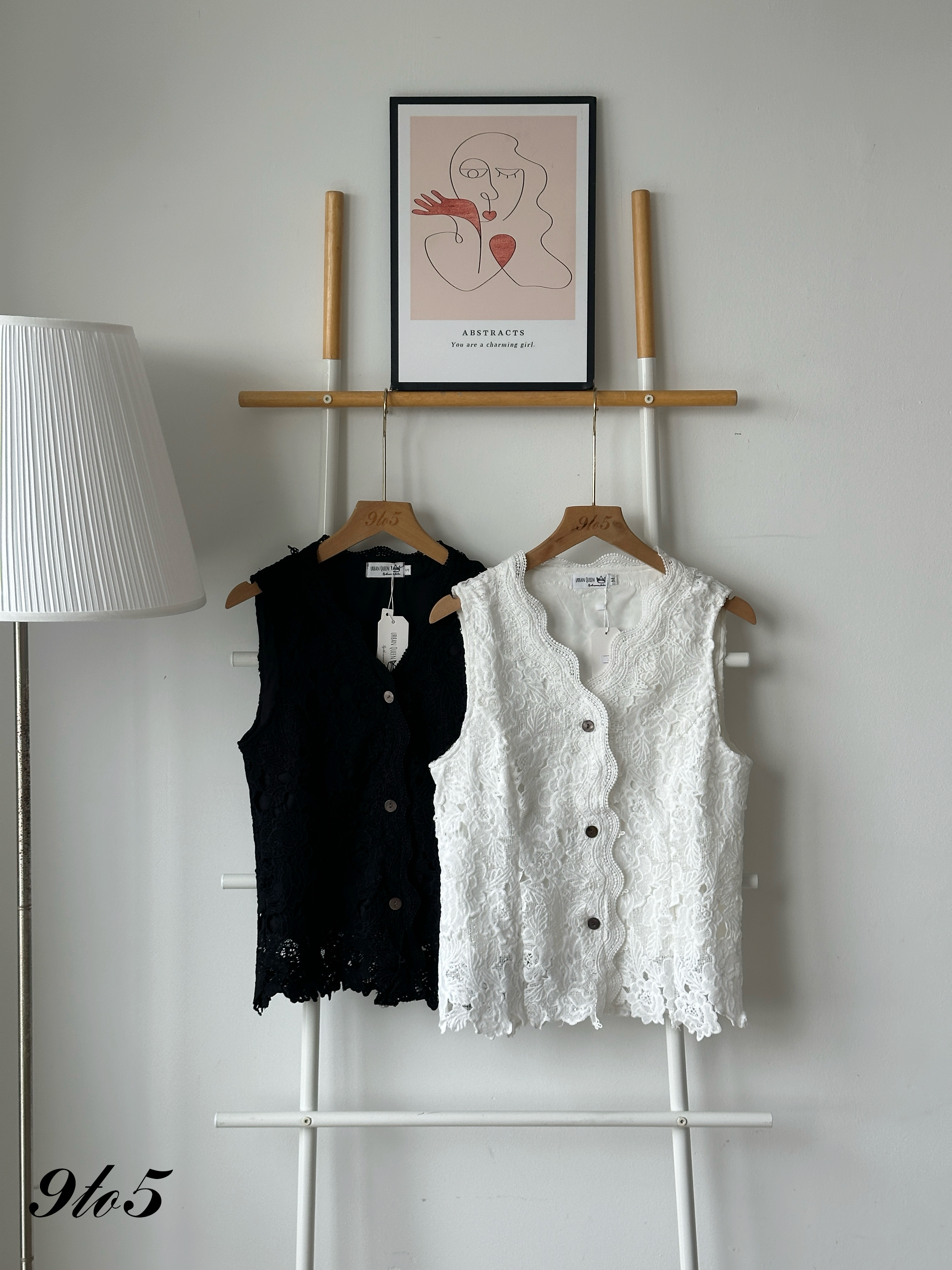 T4216 Sleeveless Floral Top - Black & White
