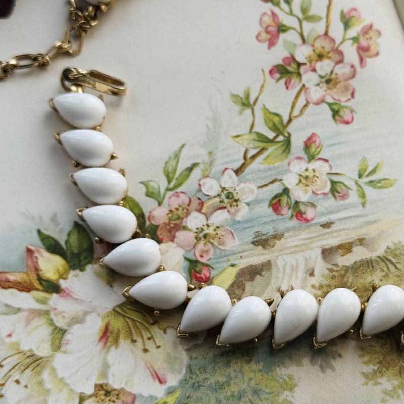 RARE! C.a. 1960s Crown Trifari Molded Milk Glass Three-Piece Jewelry Set - Necklace, Clip Earrings and Floral Brooch (MT1851)