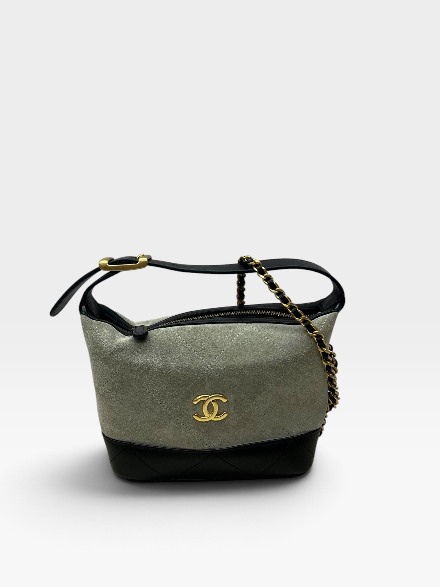 Pre-Owned CHANEL Clutch with Chain / Product Code: 102921