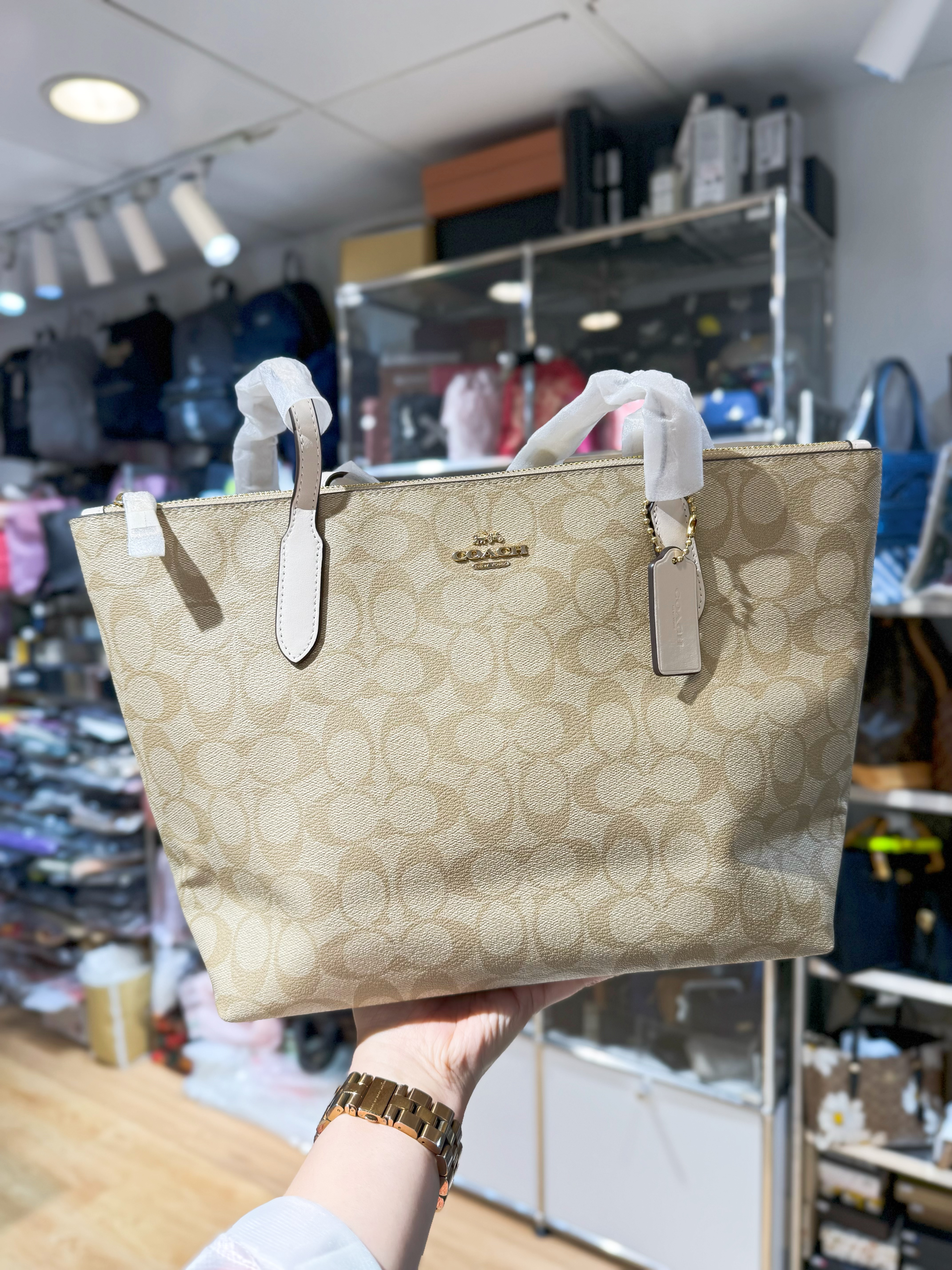 Coach top zip tote white/m