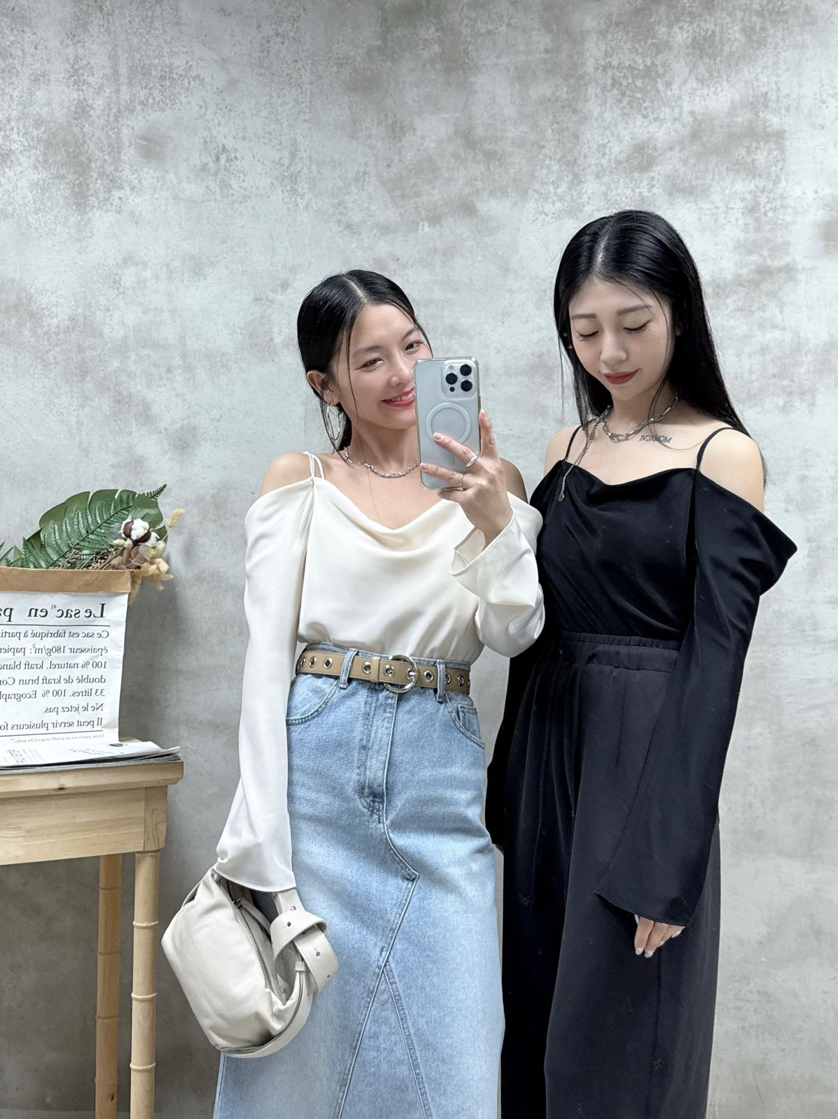 E09 滑料一字領Top