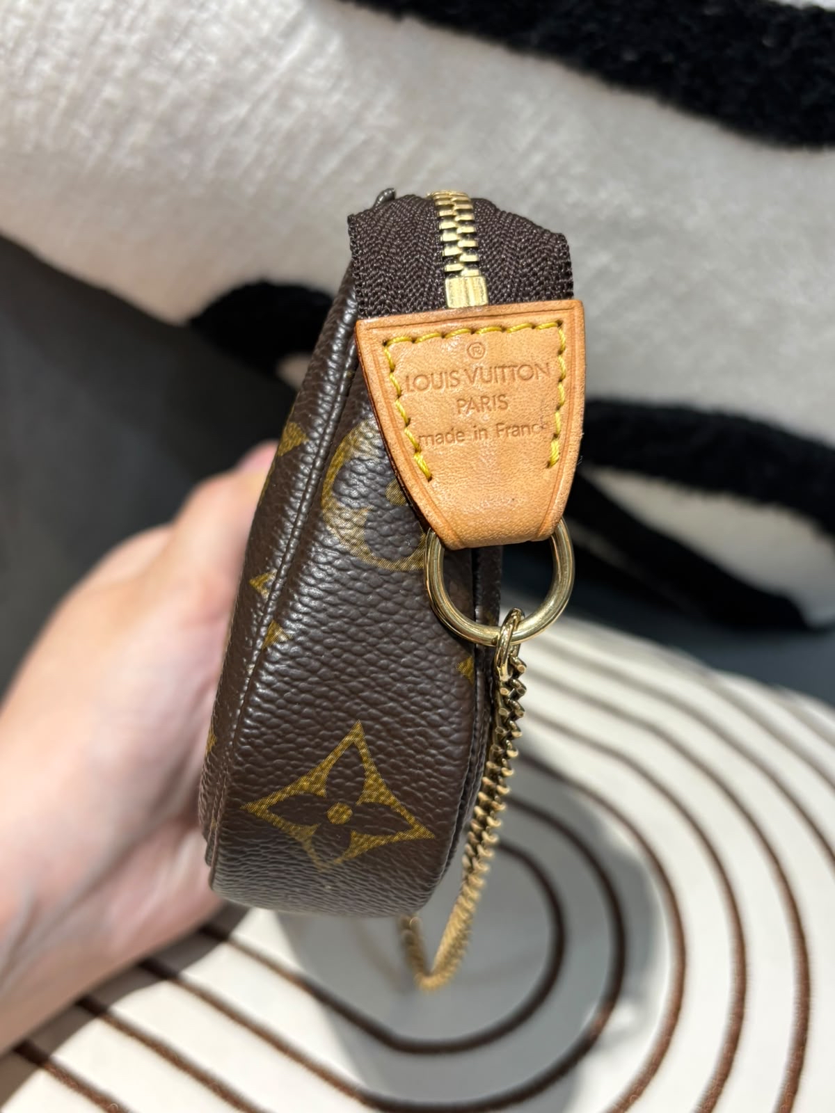 Lv mini pochette chain bag monogram ,100%AUTHENTIC, 98%new 