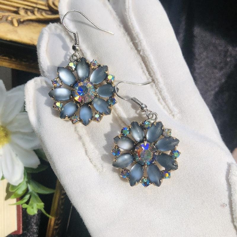 C.a. 1950s-60s Dreamy Cat-Eye Frosted Glass Flowerhead Brooch and Hook Earrings Set（MT1714）