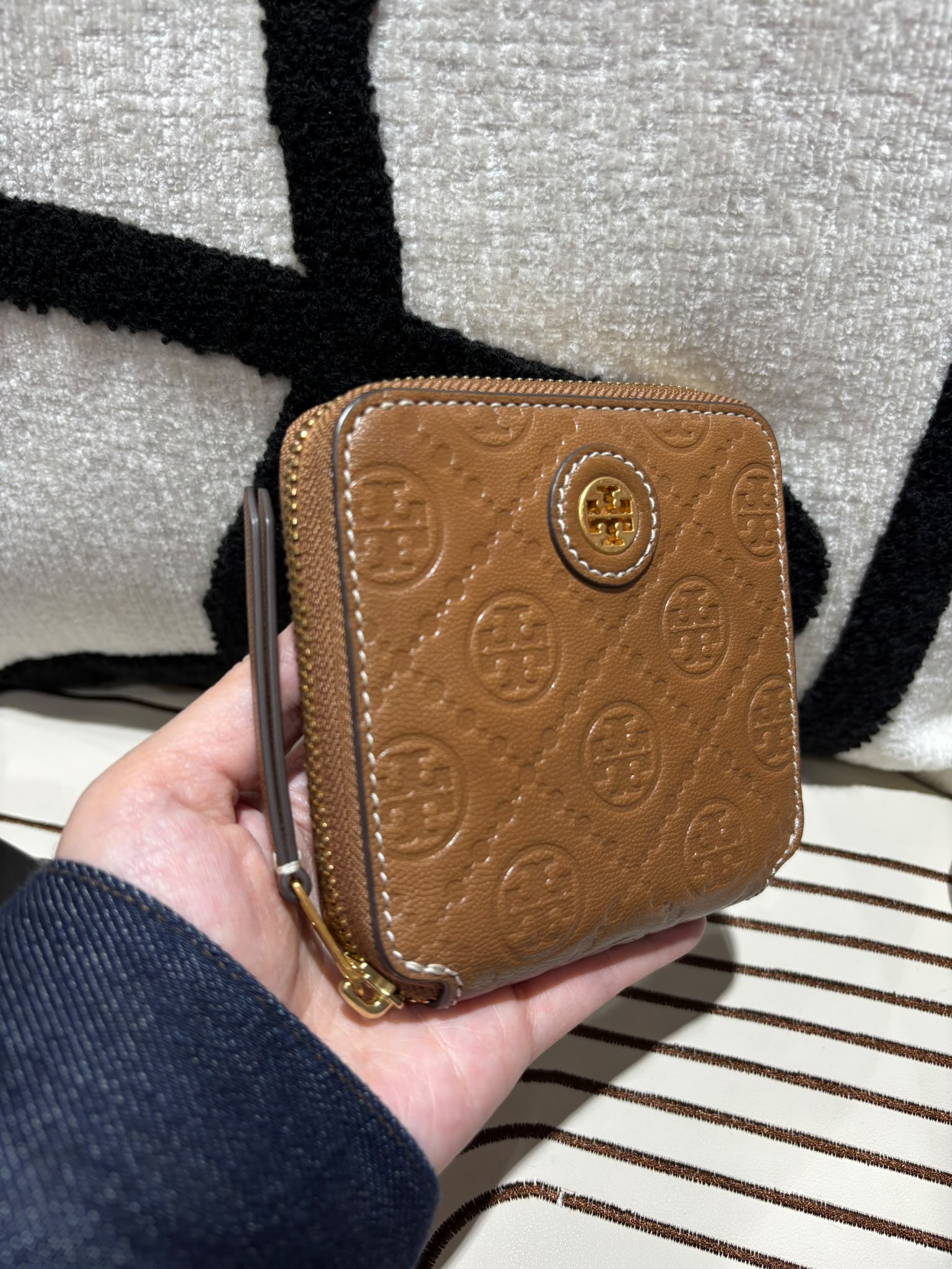 Tory Burch Zip around Wallet 100%Authentic, 99%New ✅Dust bag