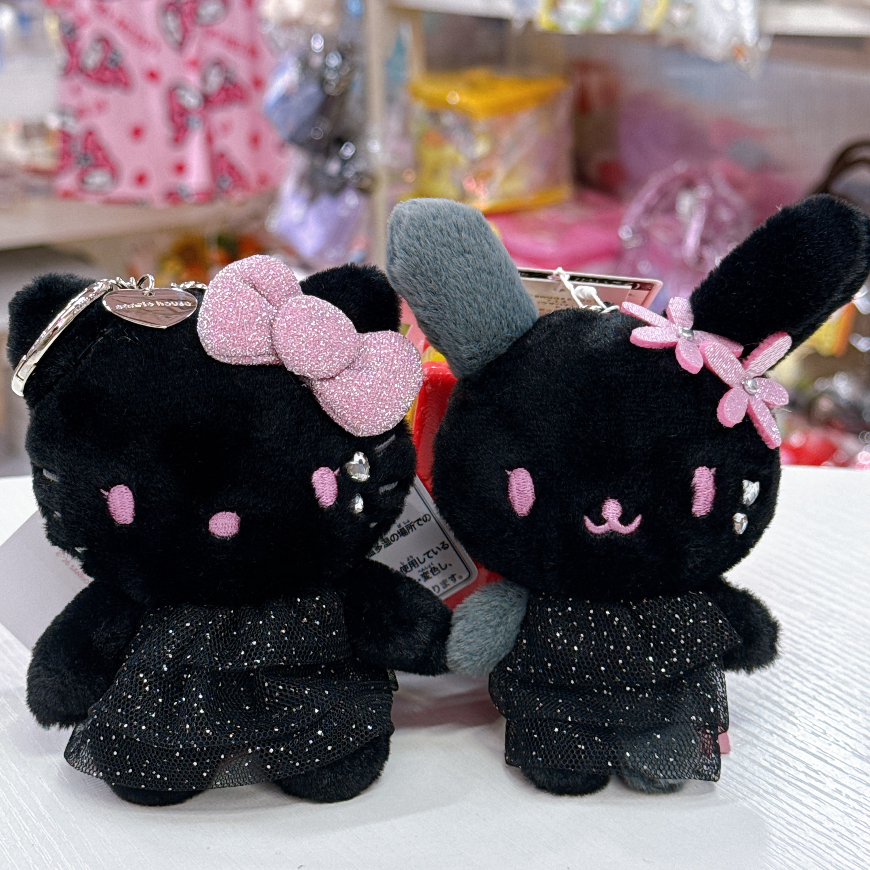 日本直送日本限定BLACK PINK系列，Hello Kitty Melody Kuromi Usahana 公仔掛飾