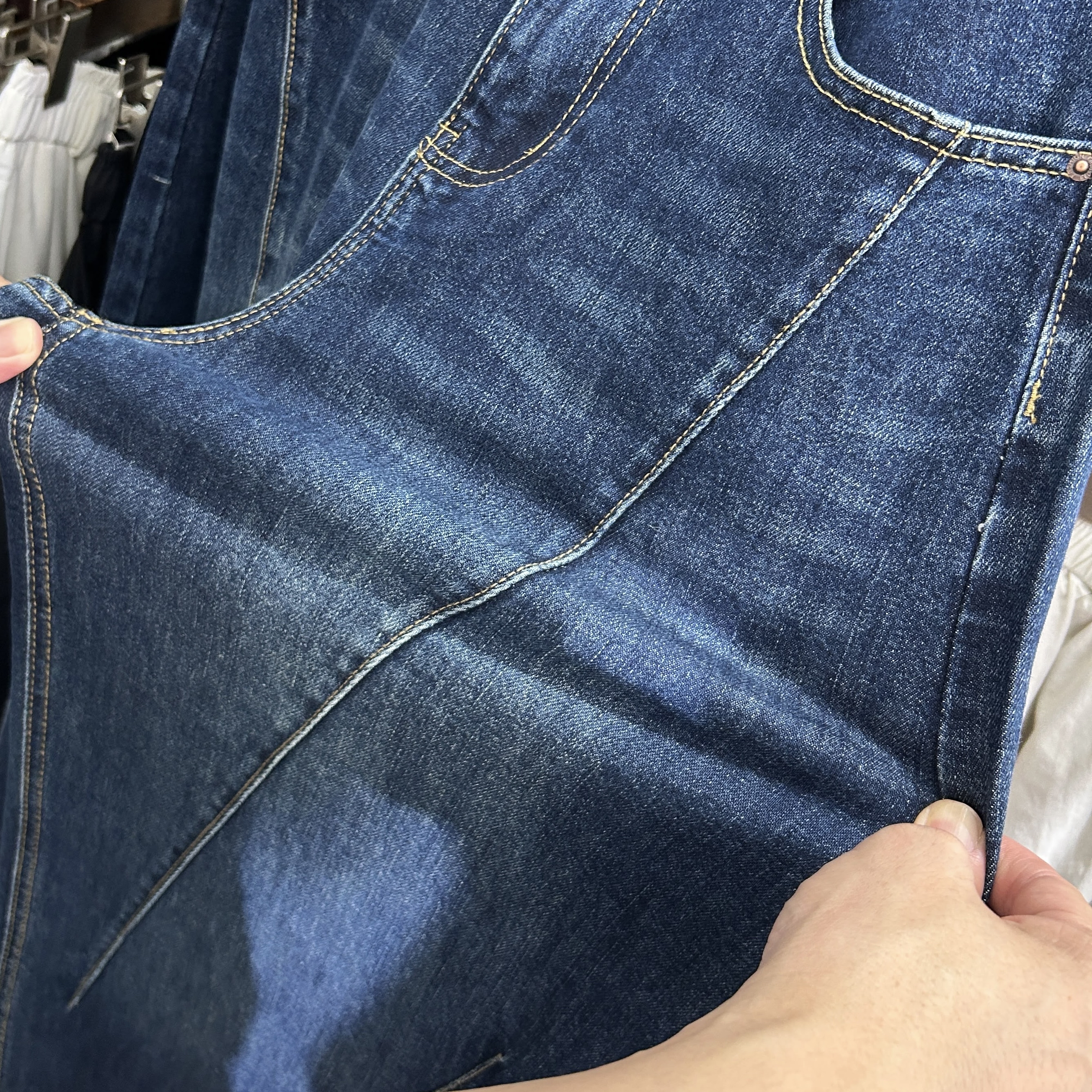 彎刀牛仔褲
