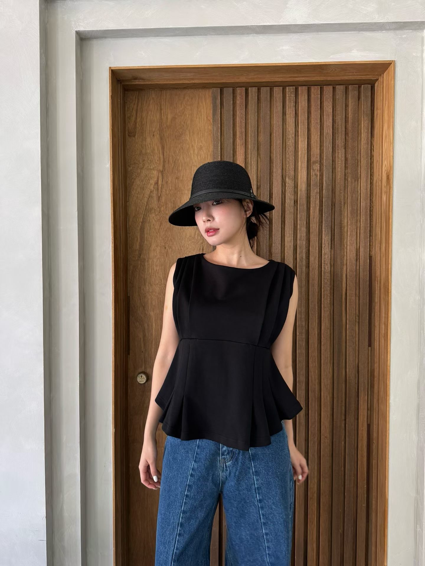 M20 立體修身壓褶背心