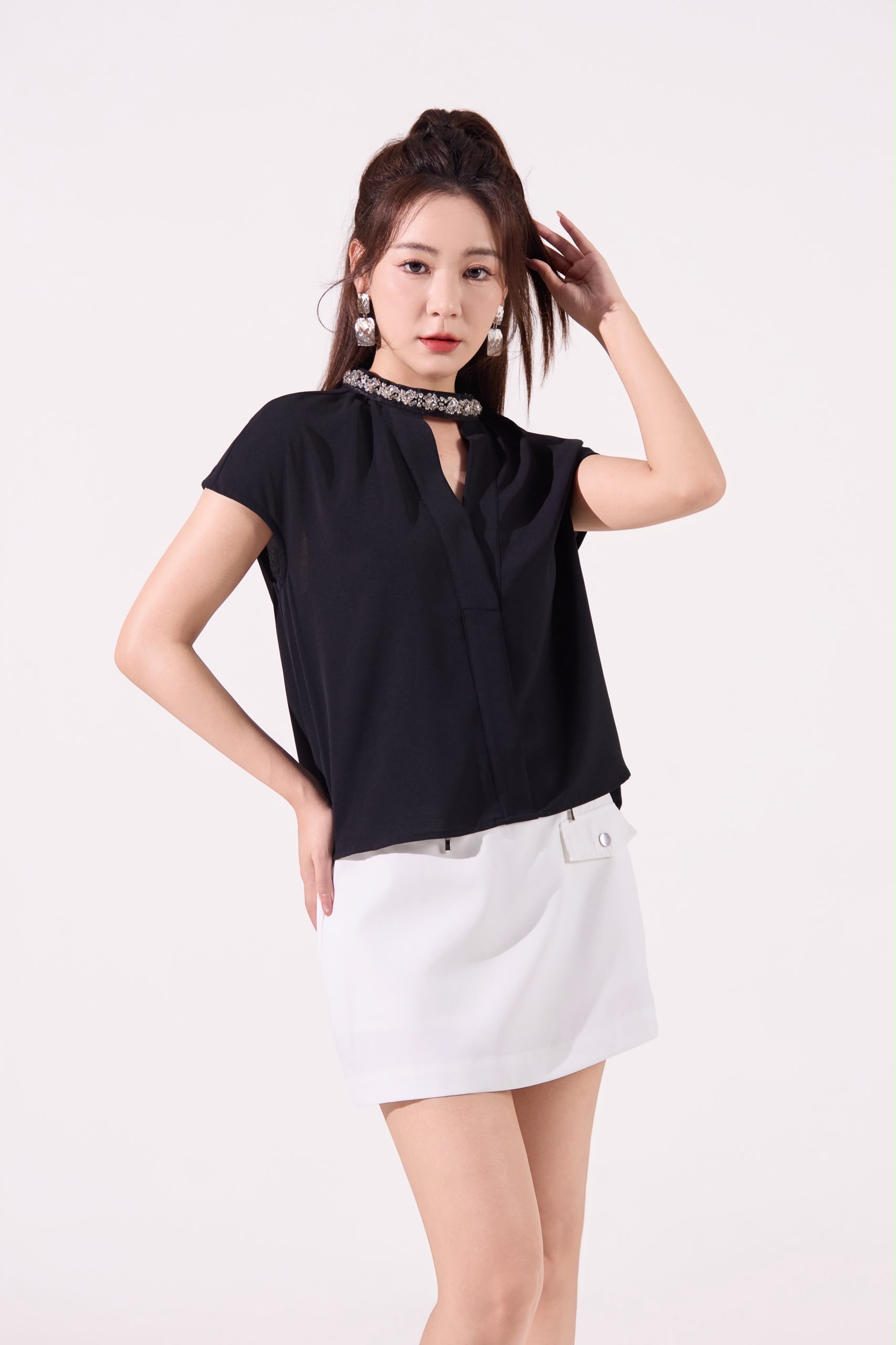 10141360 Crystal Keyhole Blouse