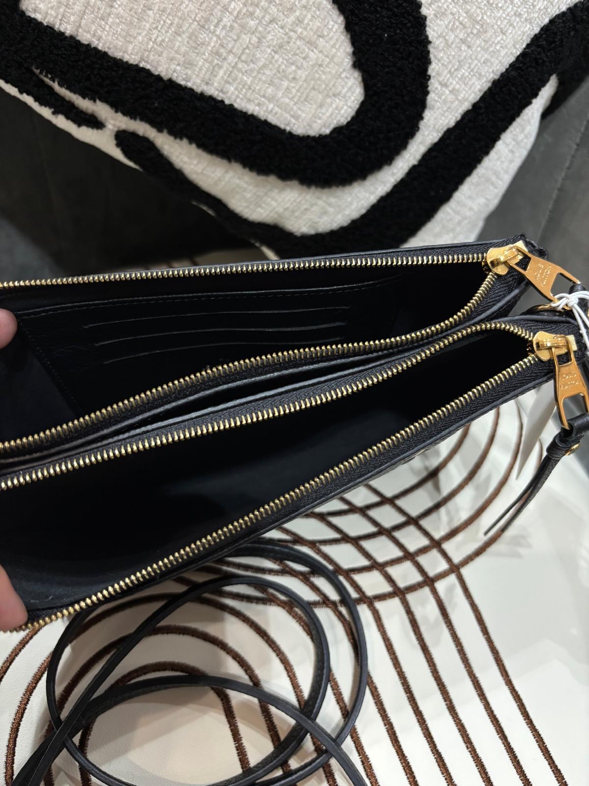 Lv Pochette Double Zipped Giant calfskin 100%Authentict,98%new✅dust bag 