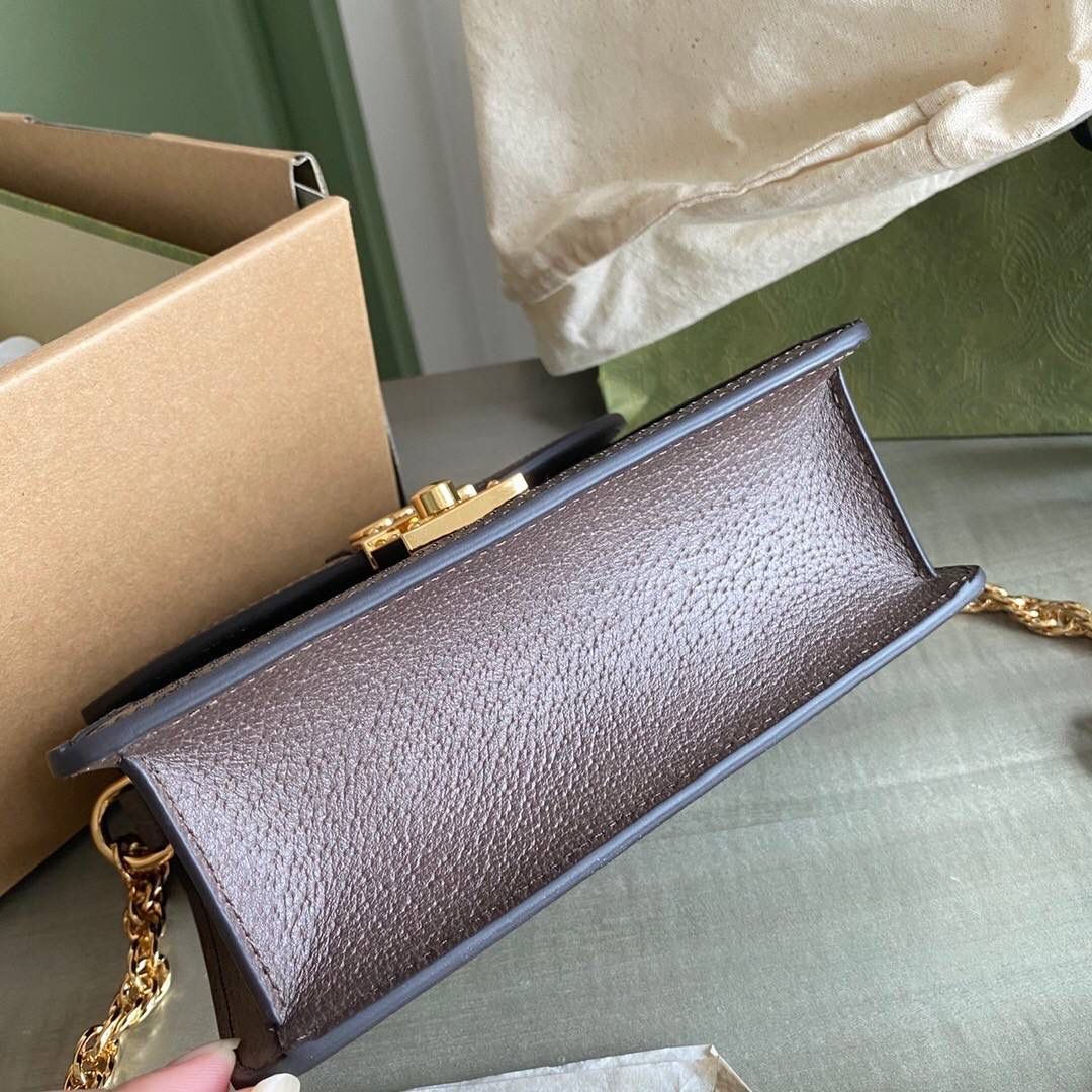 独家特级正品 g696180：尺寸：17.5136cm!全新时装系列用色彩讲述动人的故事。gg supreme帆布是品牌的一款代表性面料，其灵感源自30年代的典藏设计。经典米色和乌木色设计经焕新演绎后，呈现为米色和白色的清新组合🔥🔥