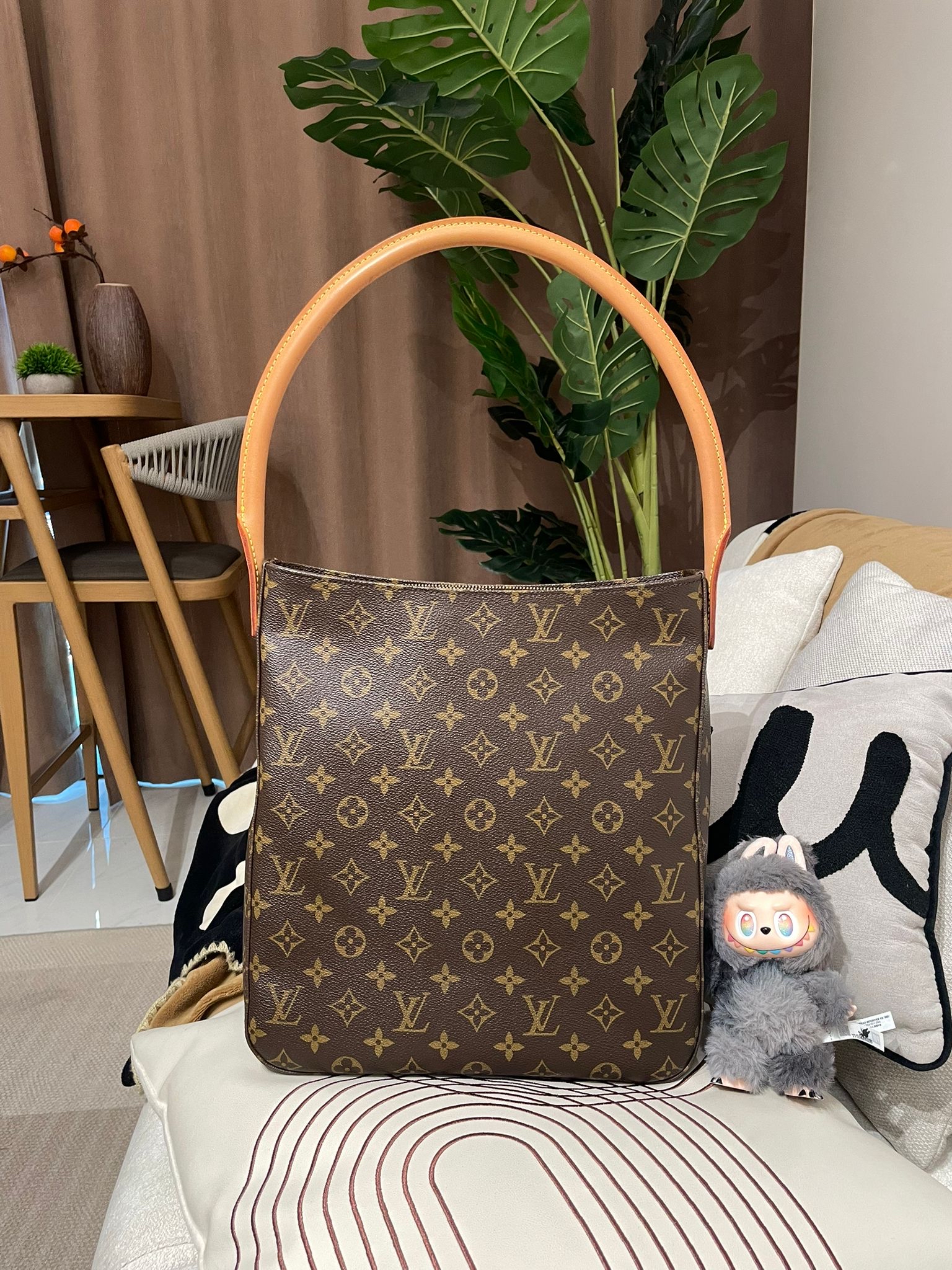 Lv Looping GM Shoulder Bag M51145 100%Authentic,95%new✅Dust bag  