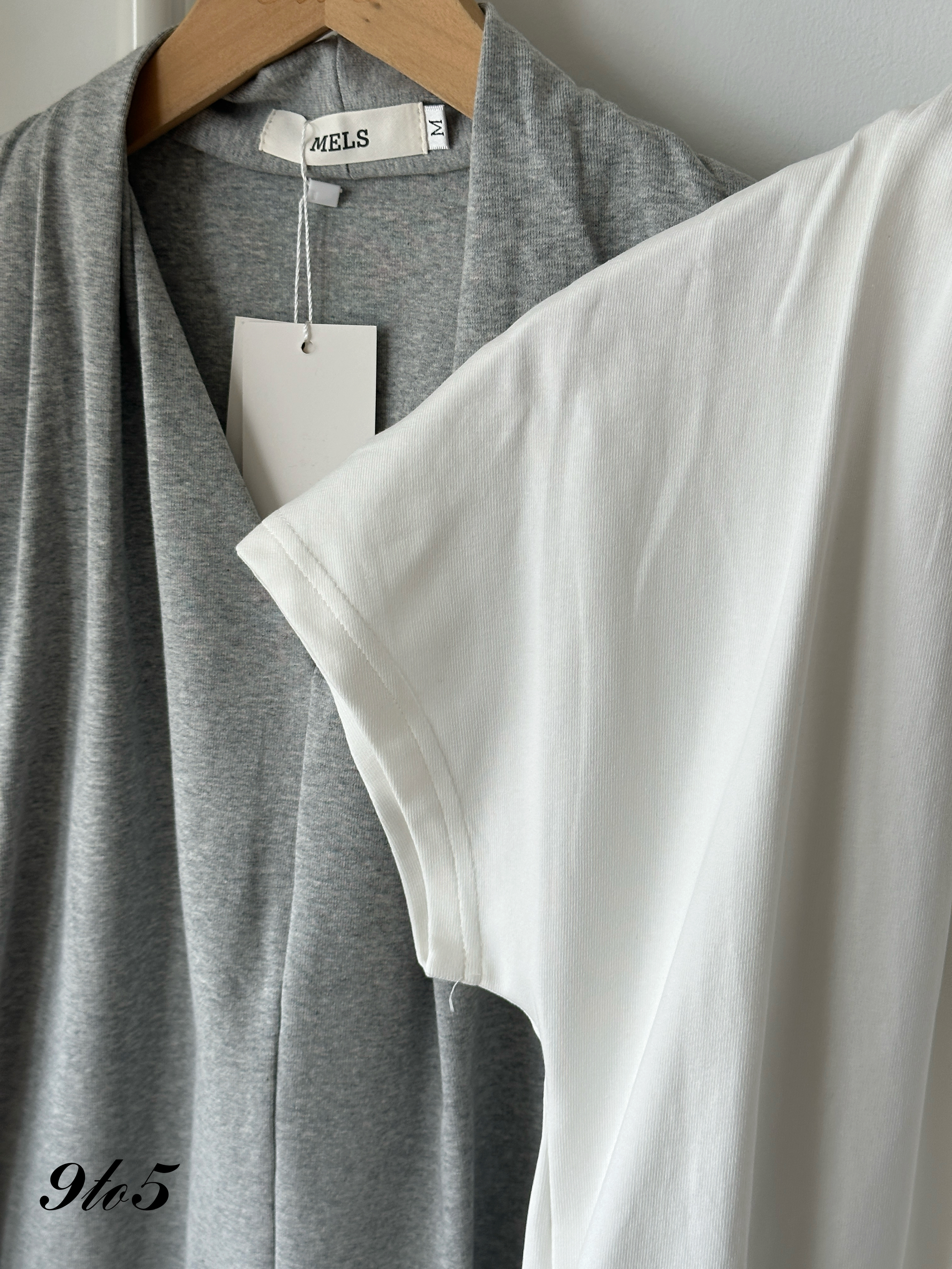 T4162 V Neck Top - Grey & White
