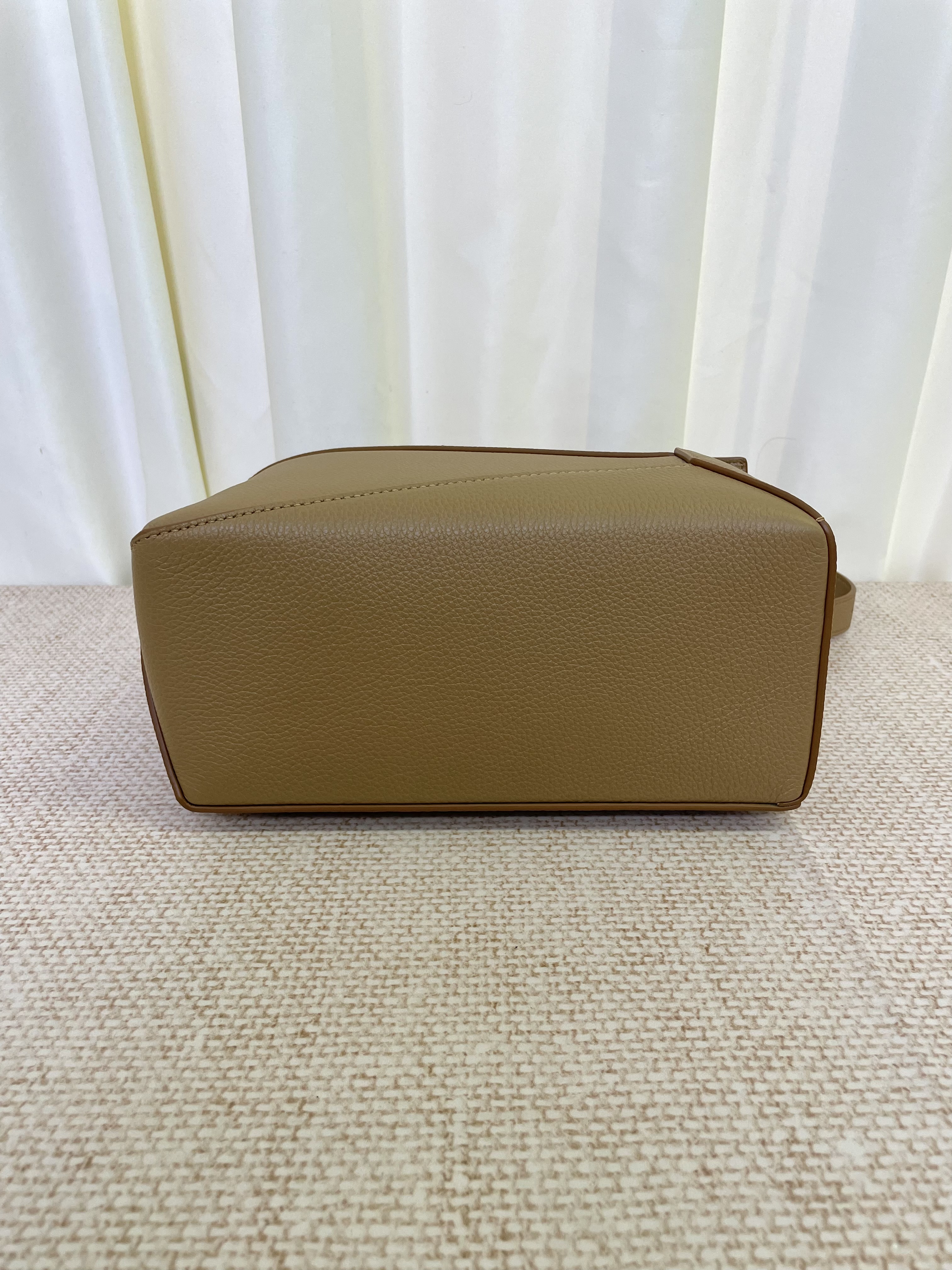 Pre-owned Loewe puzzle edge small (Toffee) / Product Code: 26031006