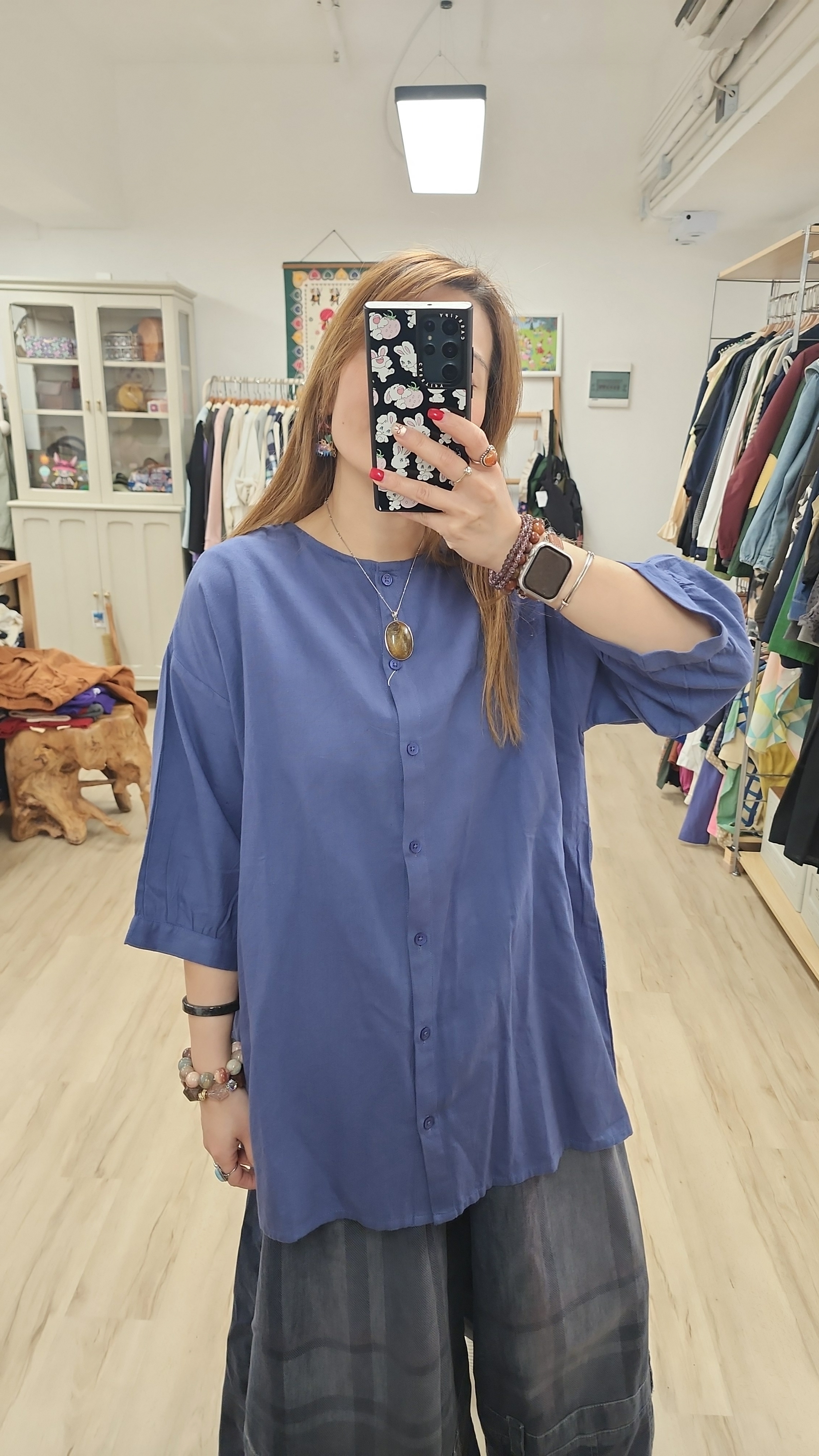 日牌紫藍拼刺繡花前後兩著開胸棉麻裇