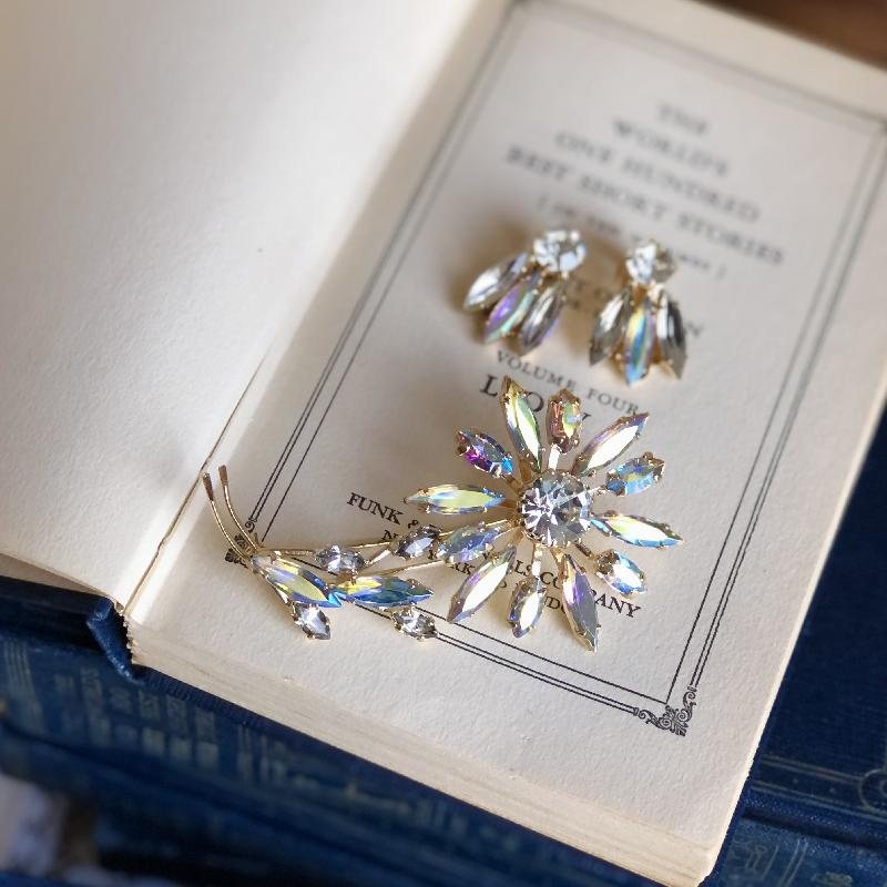 Vintage C.a. 1960s Aurora Borealis Flower with Set Jewelry Set - Brooch & Clip Earrings Set (MT1311)