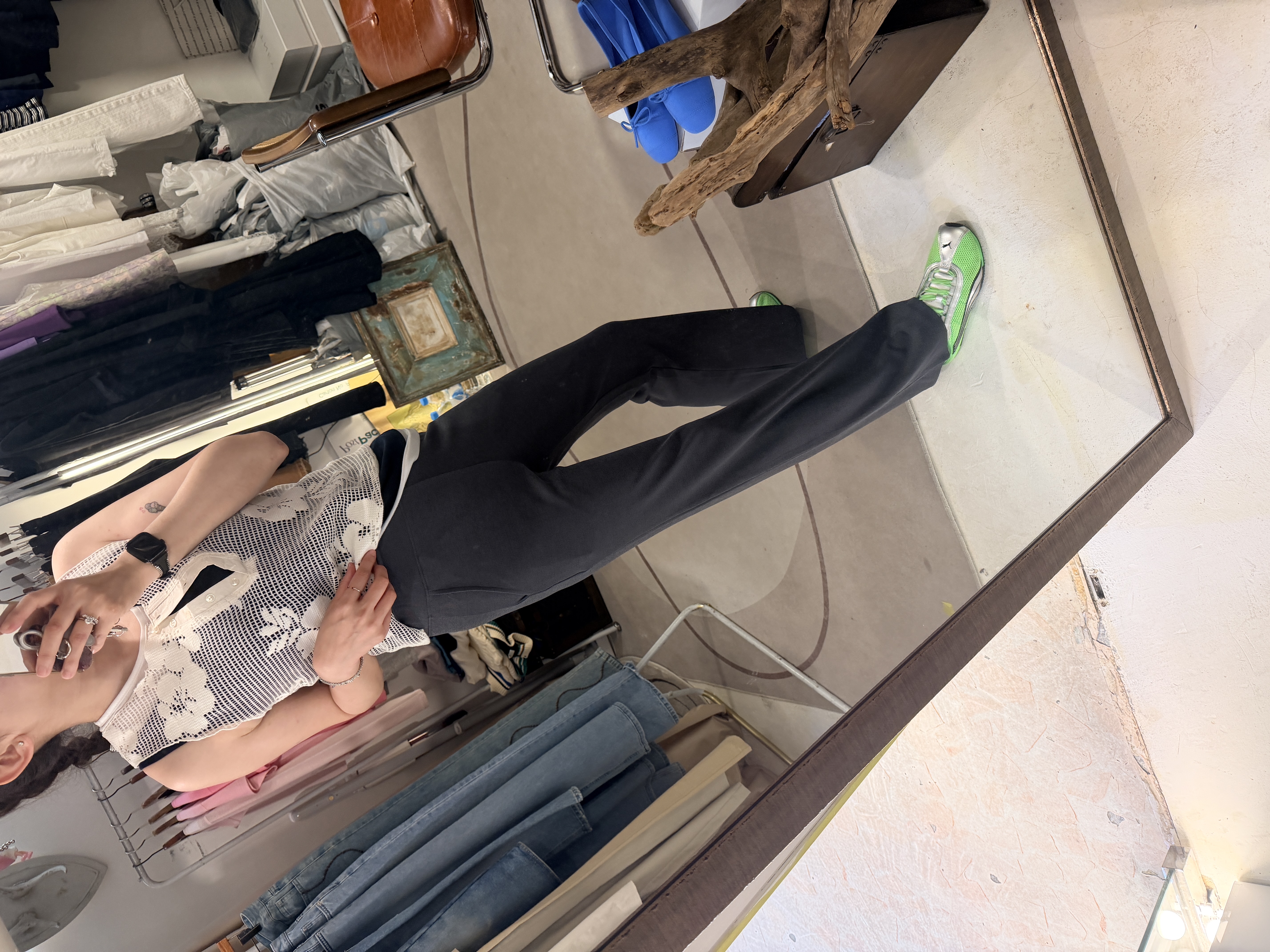 Elastic pants with pocket 