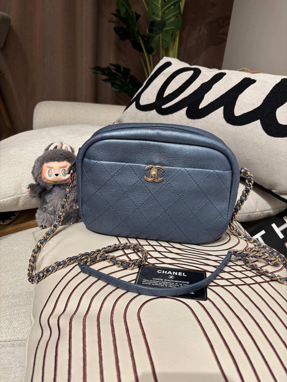 Chanel camera bag calfskin  100%Authentic,98%new ✅CARD ✅dust bag 