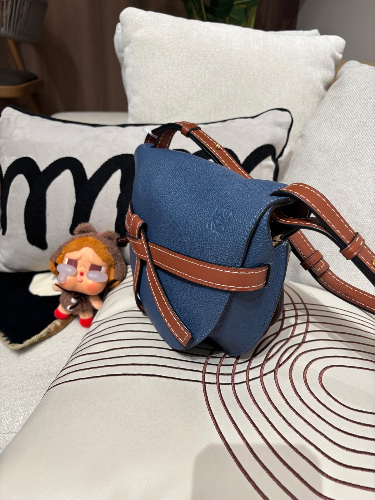 Loewe gate small 牛仔藍 100%Authentic ,95%new ✅dust bag