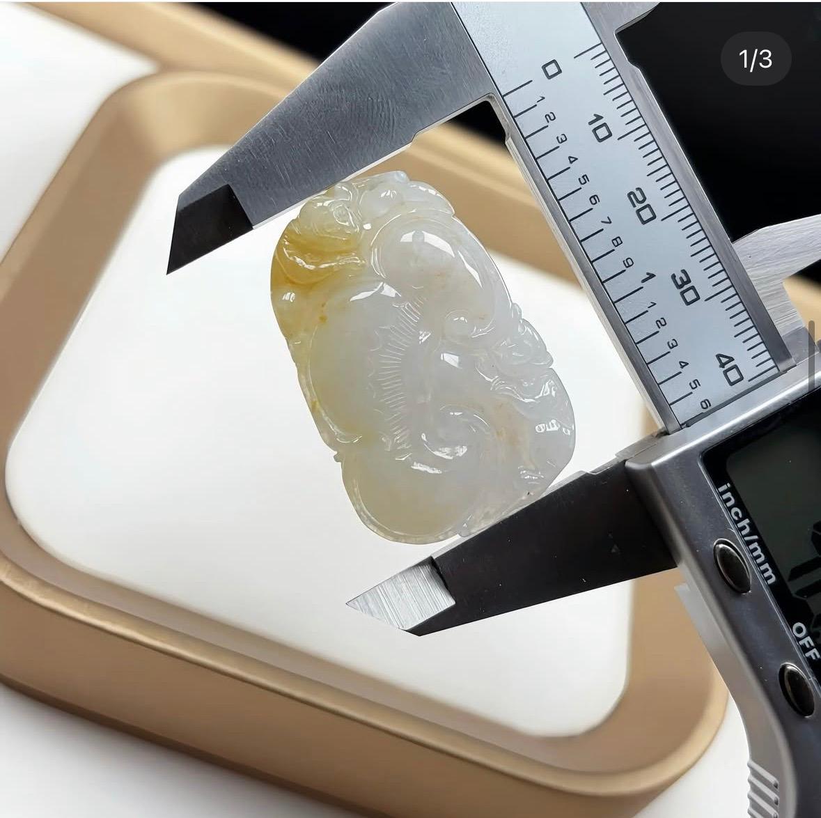 冰黃靈猴獻壽玉吊墜