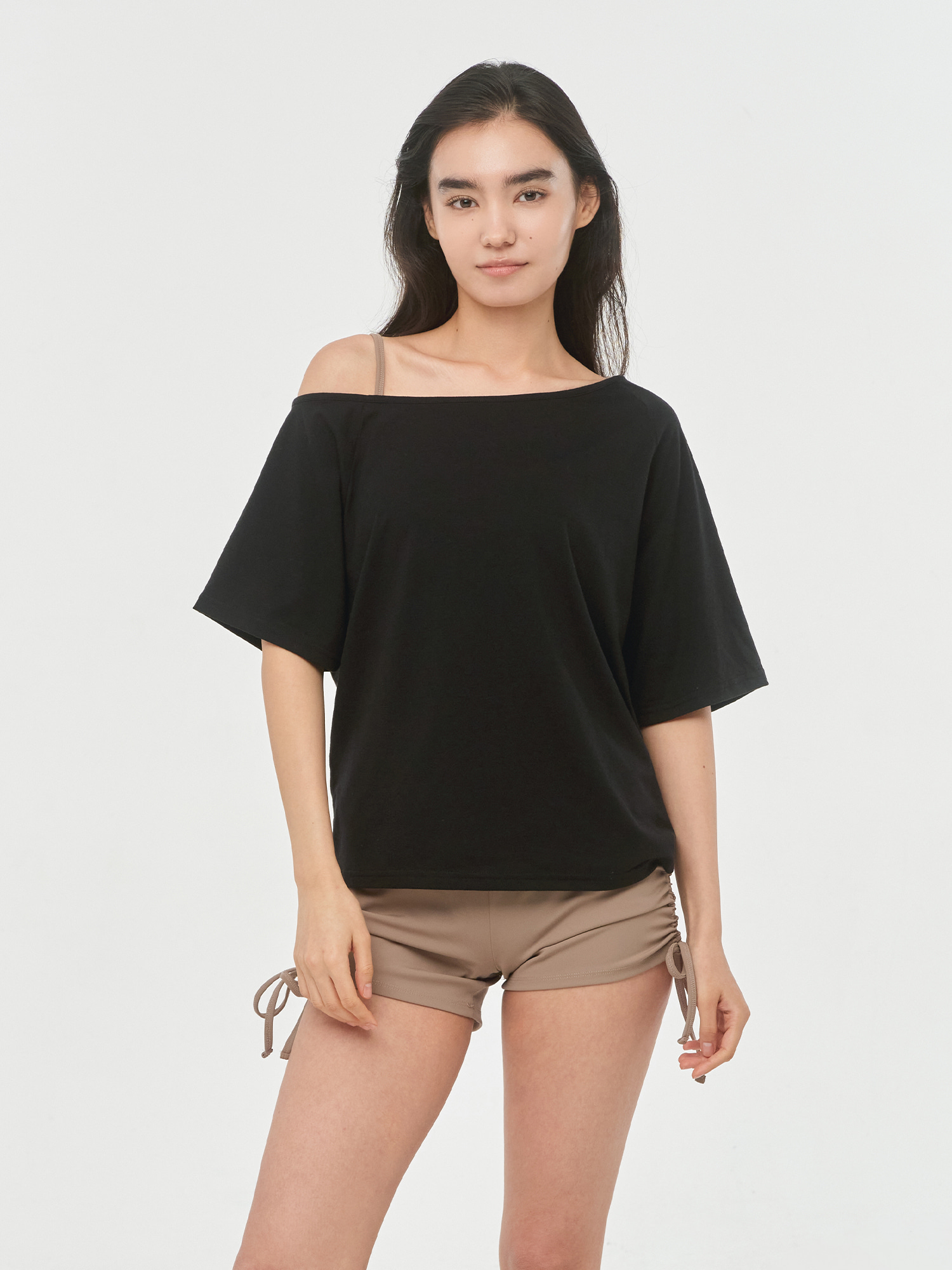 預購_Asymmetrical Off-Shoulder Loose Fit T-Shirt by Conch