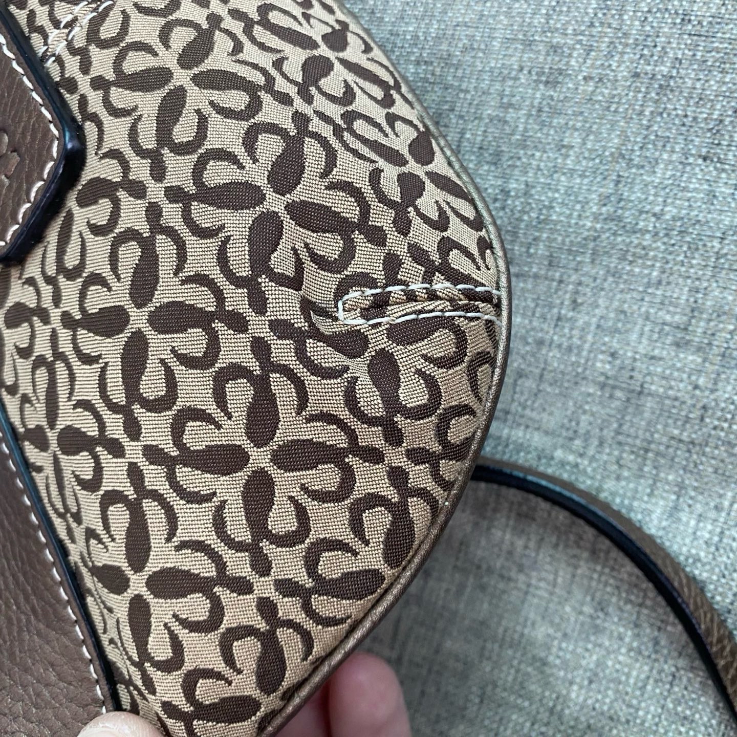 【預訂貨品】LOEWE老花腋下包 