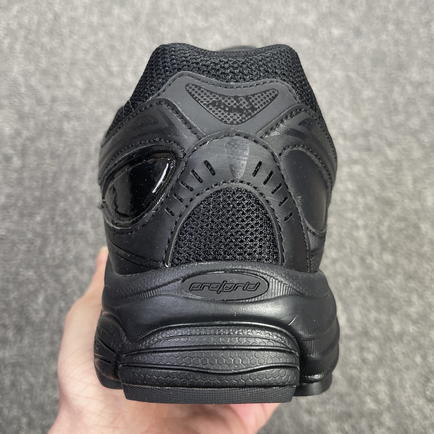 Saucony ProGrid Omni 9