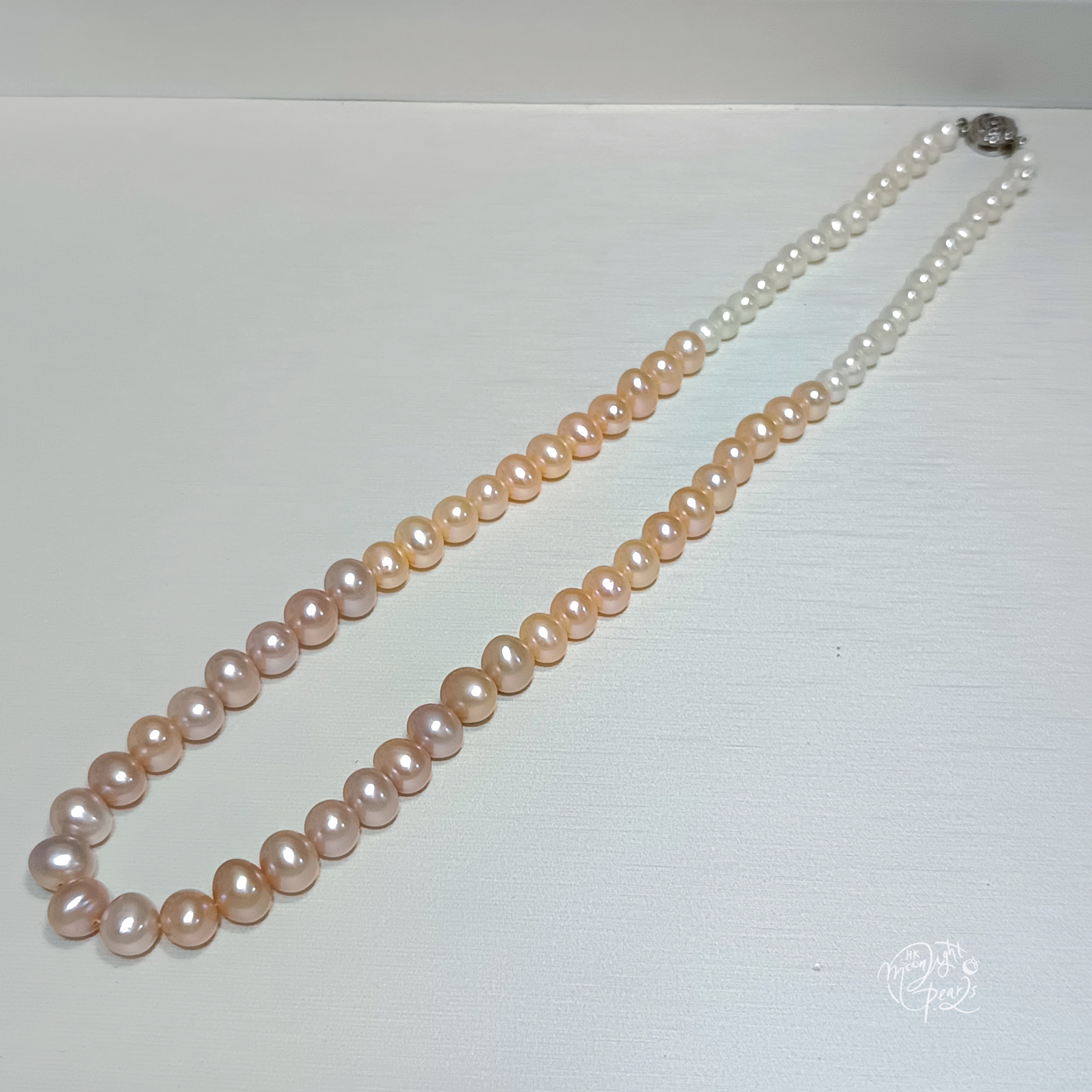 近圓強光淡水無核珍珠白粉紫漸變注白金玫瑰花扣項鍊