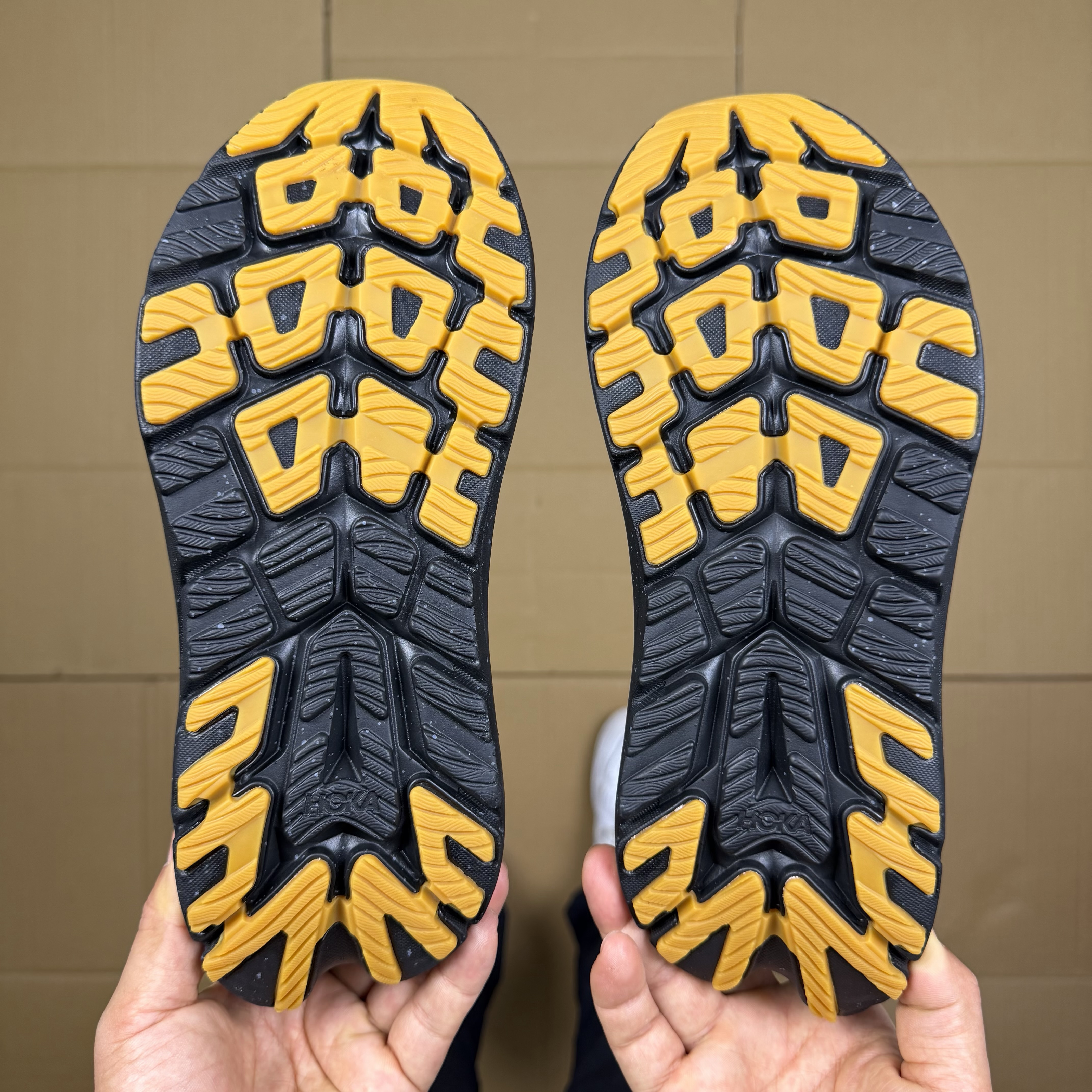 Hoka One One Kawaha 2