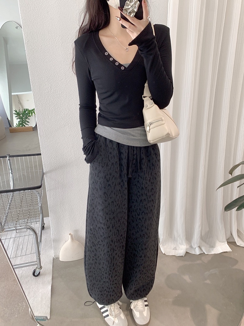 纯欲风V领纽扣假两件长袖T恤 