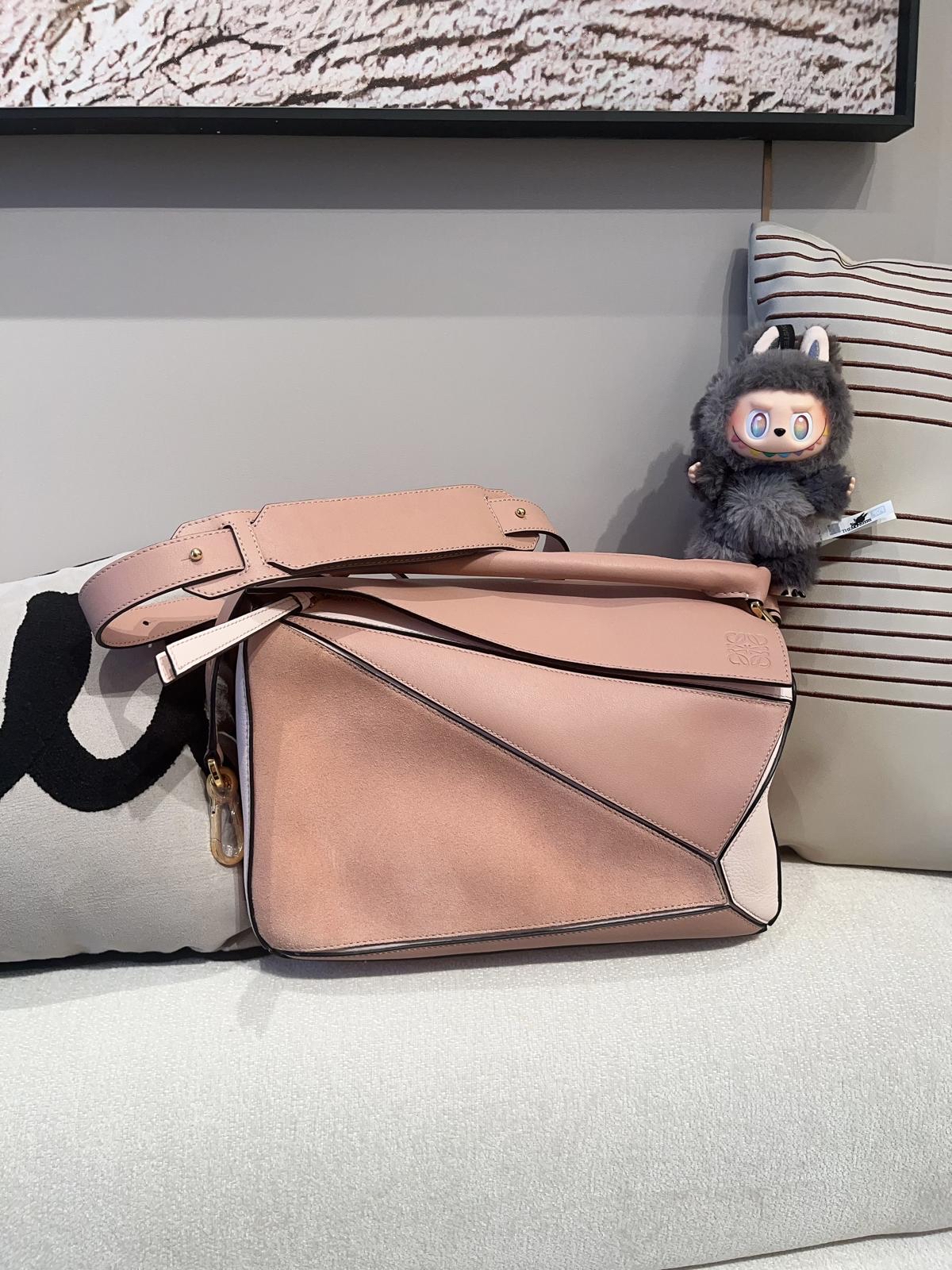 Loewe Puzzle medium calfskin,100%Authentic, 99%new ✅tap ✅booklet✅肩帶 ✅dust bag