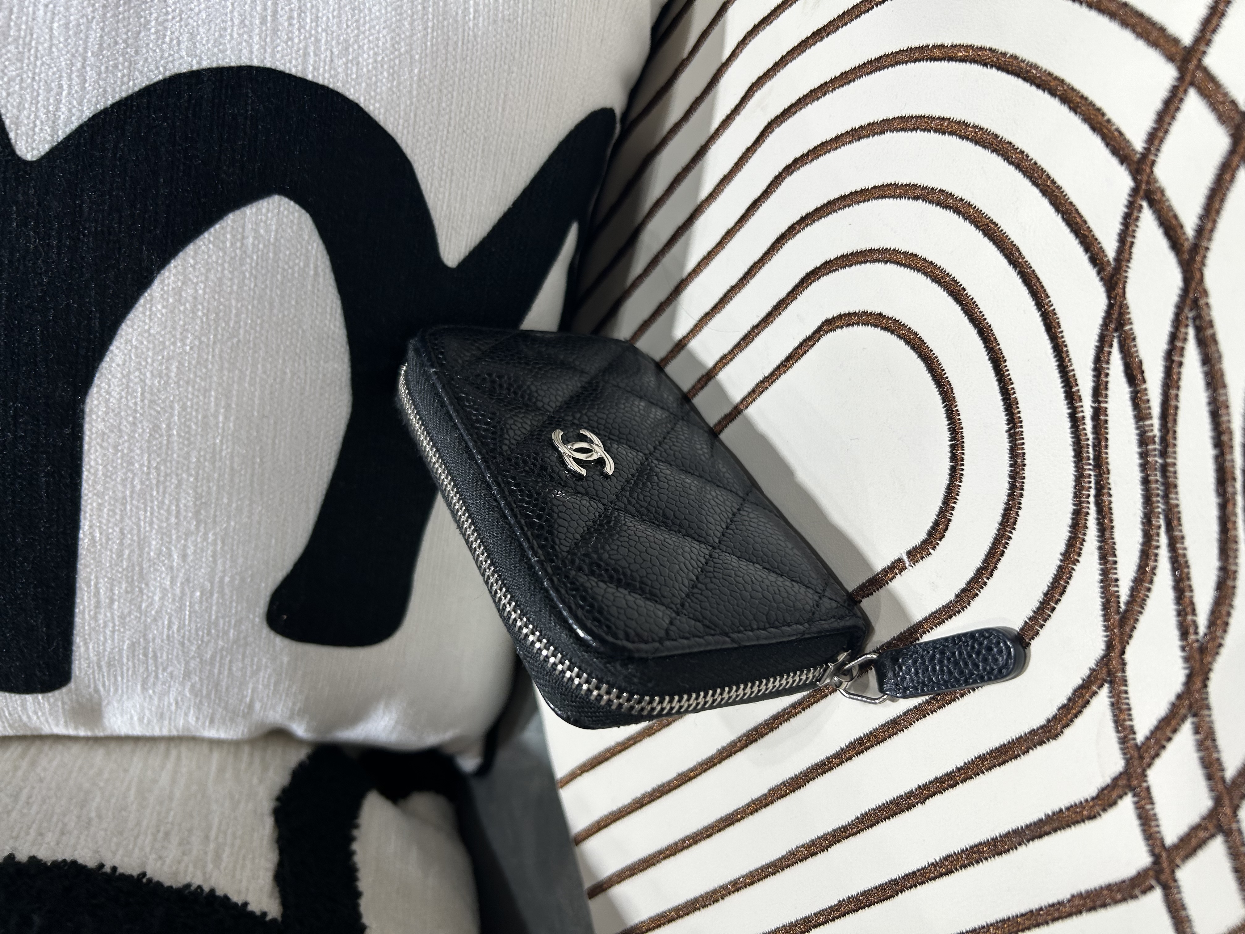Chanel zip coin purse card holder wallet 100%Authentic, 98%New  ✅24card✅Dust bag 